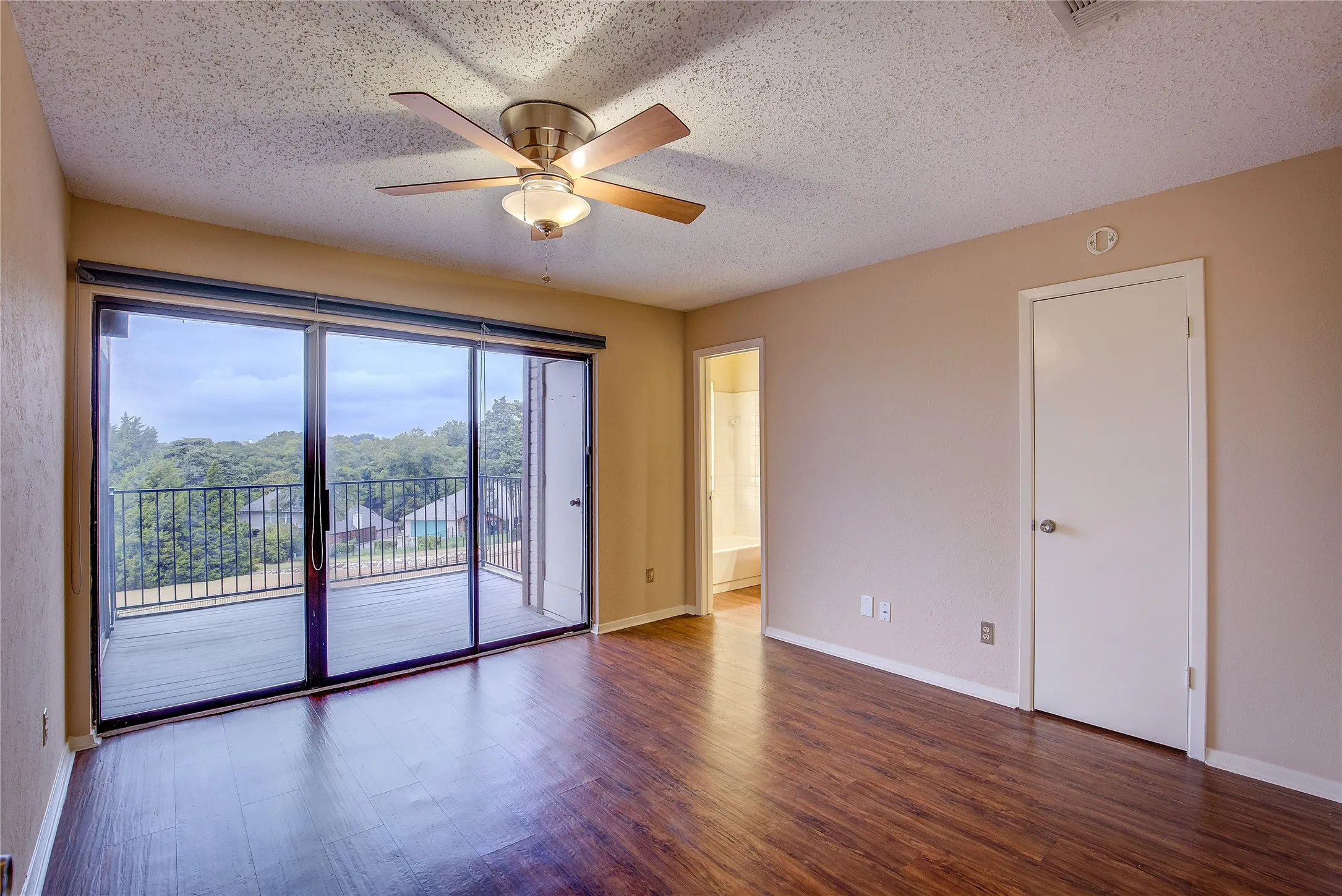 Condominium For Rent in Rockwall County , 236 Henry M Chandler, Rockwall, Texas 75032, 2 Bedrooms, 2 Bathrooms, Garage spaces, 952 Sqft, built in 1983, Price $1,650, mls#21349185, Real Estate Agent in Rockwall, Homes For Rent in Rockwall county, Homes For Rent in Rockwall, Realtor in Rockwall Texas, Real Estate Brokerage Independent Realty Texas, Luminita Cordes Realtor