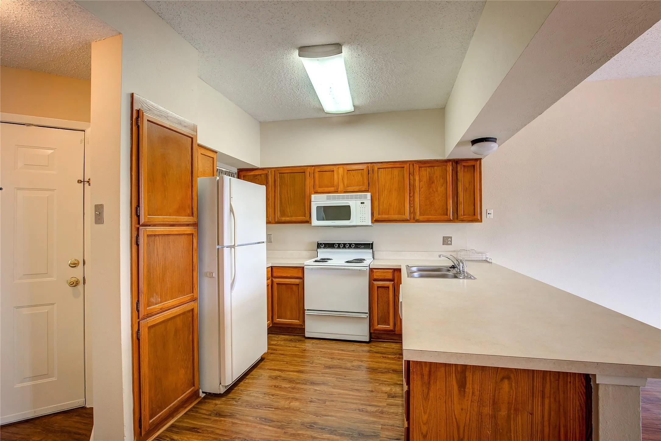 Condominium For Rent in Rockwall County , 236 Henry M Chandler, Rockwall, Texas 75032, 2 Bedrooms, 2 Bathrooms, Garage spaces, 952 Sqft, built in 1983, Price $1,650, mls#21349185, Real Estate Agent in Rockwall, Homes For Rent in Rockwall county, Homes For Rent in Rockwall, Realtor in Rockwall Texas, Real Estate Brokerage Independent Realty Texas, Luminita Cordes Realtor