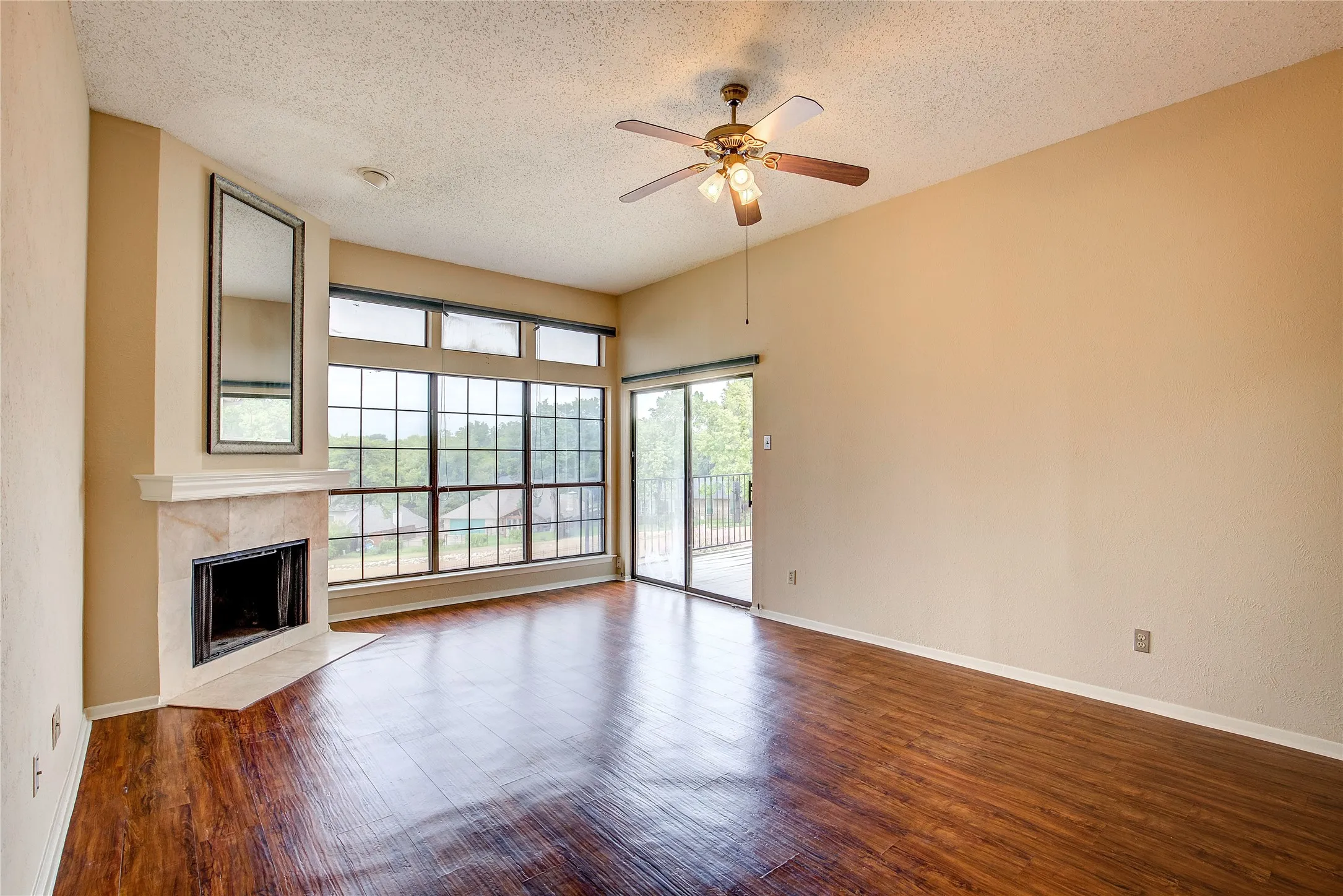 Condominium For Rent in Rockwall County , 236 Henry M Chandler, Rockwall, Texas 75032, 2 Bedrooms, 2 Bathrooms, Garage spaces, 952 Sqft, built in 1983, Price $1,650, mls#21349185, Real Estate Agent in Rockwall, Homes For Rent in Rockwall county, Homes For Rent in Rockwall, Realtor in Rockwall Texas, Real Estate Brokerage Independent Realty Texas, Luminita Cordes Realtor