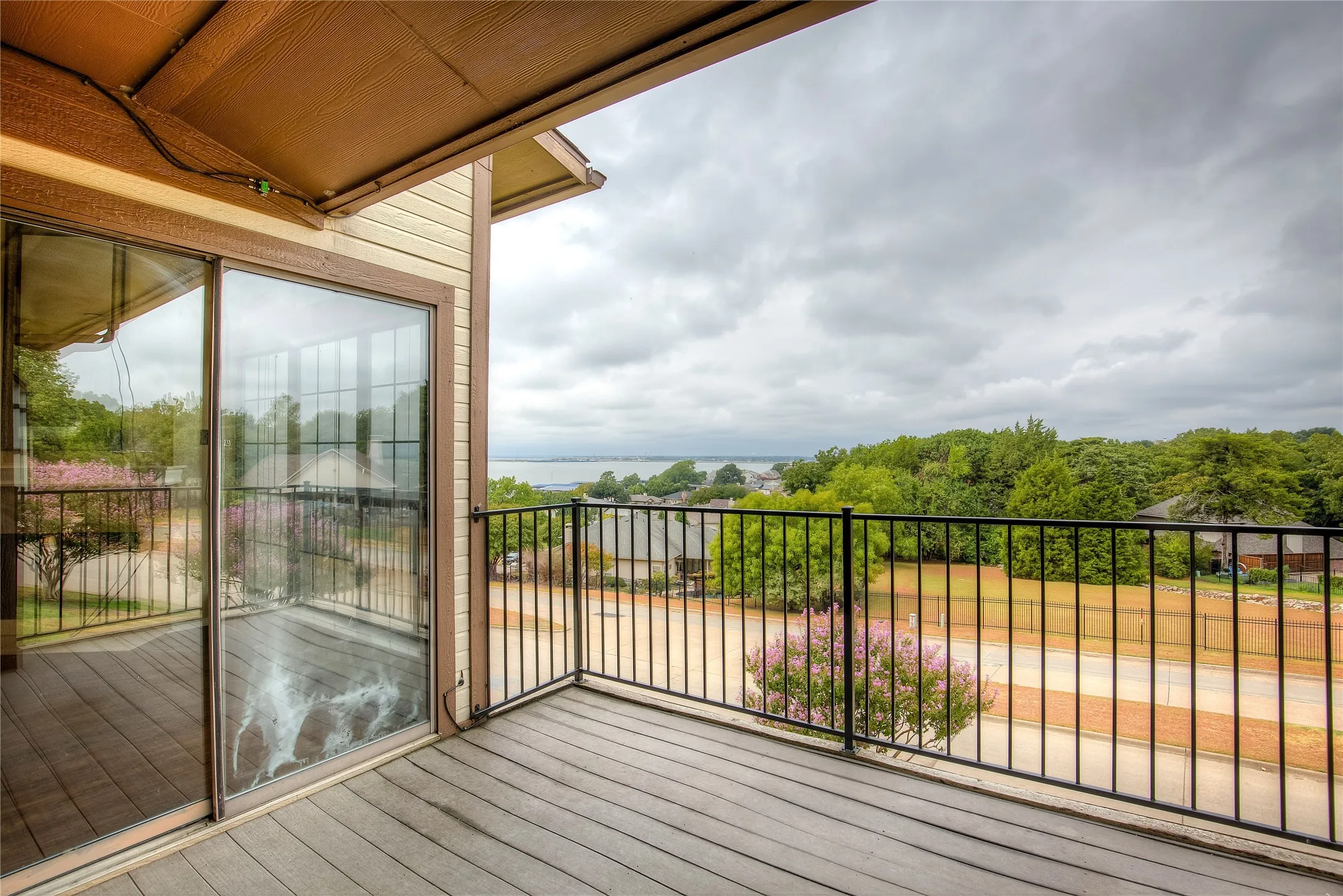 Condominium For Rent in Rockwall County , 236 Henry M Chandler, Rockwall, Texas 75032, 2 Bedrooms, 2 Bathrooms, Garage spaces, 952 Sqft, built in 1983, Price $1,650, mls#21349185, Real Estate Agent in Rockwall, Homes For Rent in Rockwall county, Homes For Rent in Rockwall, Realtor in Rockwall Texas, Real Estate Brokerage Independent Realty Texas, Luminita Cordes Realtor