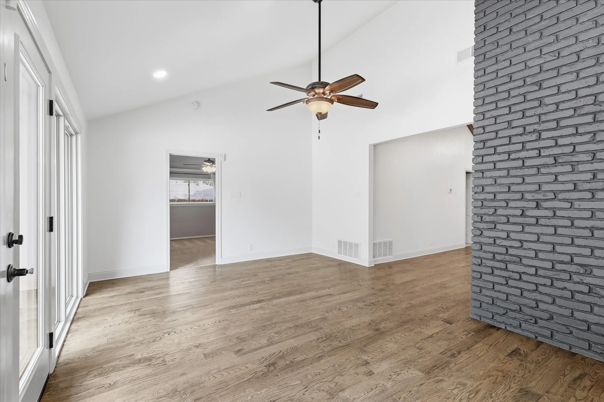 Single Family Residence For Sale in Denton County , 1100 Yorkshire Drive, Carrollton, Texas 75007, 4 Bedroom, 3 Bathroom, 2 Garage spaces, 2,524 Sqft, built in 1978, mls#21349349, Real Estate Agent in Carrollton, Homes For Sale in Denton county, Homes For Sale in Carrollton, Realtor in Carrollton Texas, Real Estate Brokerage Independent Realty Texas, Luminita Cordes Realtor