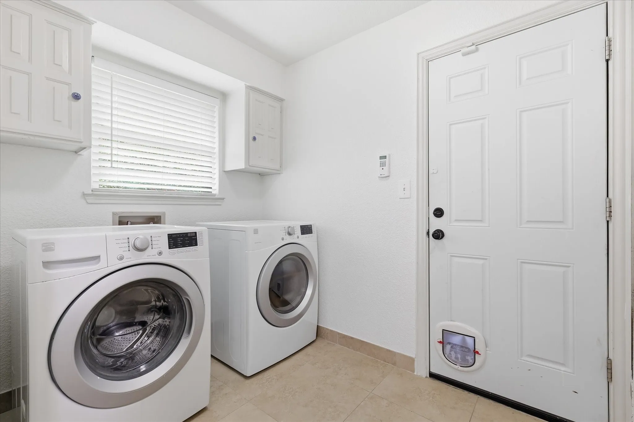 Single Family Residence For Sale in Denton County , 1100 Yorkshire Drive, Carrollton, Texas 75007, 4 Bedroom, 3 Bathroom, 2 Garage spaces, 2,524 Sqft, built in 1978, mls#21349349, Real Estate Agent in Carrollton, Homes For Sale in Denton county, Homes For Sale in Carrollton, Realtor in Carrollton Texas, Real Estate Brokerage Independent Realty Texas, Luminita Cordes Realtor