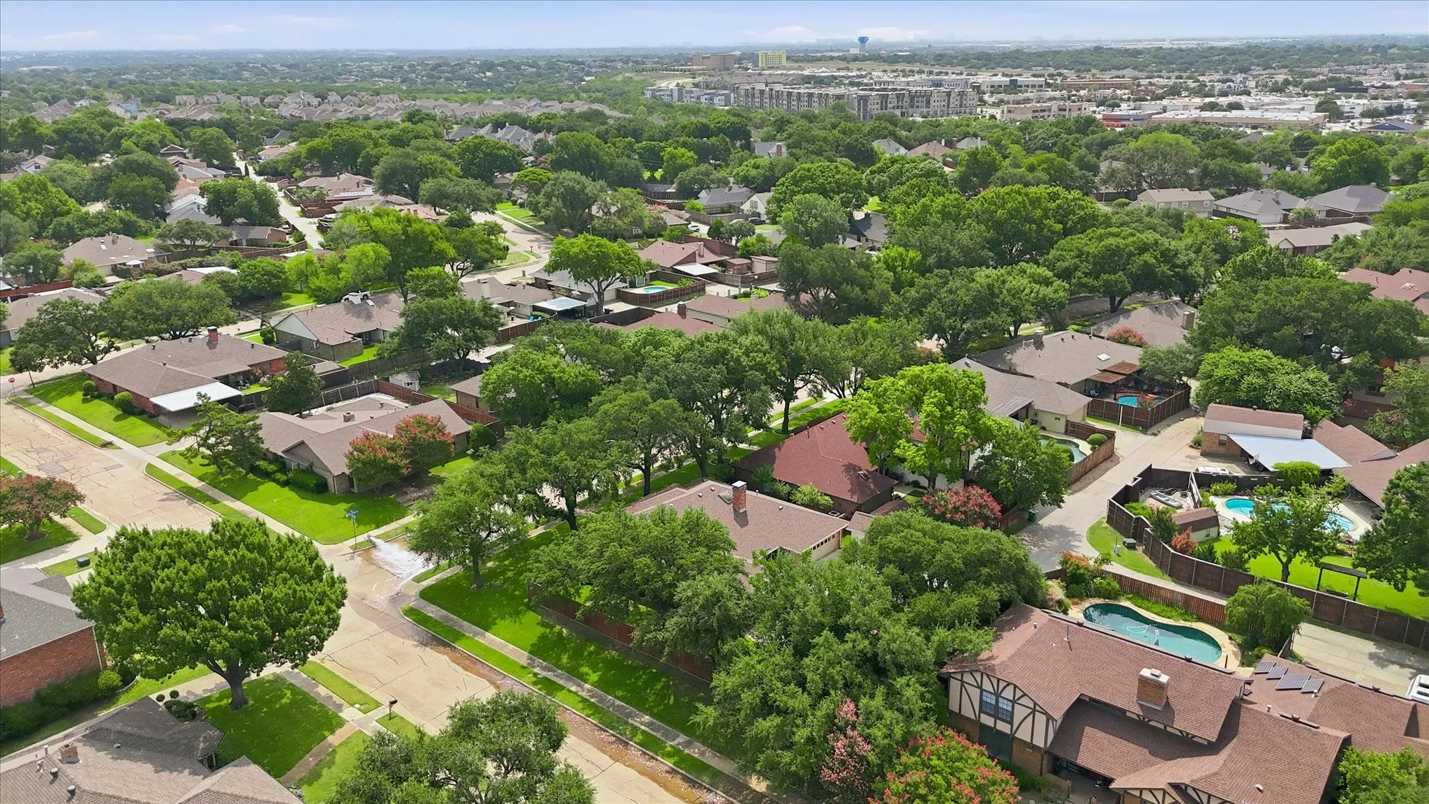 Single Family Residence For Sale in Denton County , 1100 Yorkshire Drive, Carrollton, Texas 75007, 4 Bedroom, 3 Bathroom, 2 Garage spaces, 2,524 Sqft, built in 1978, mls#21349349, Real Estate Agent in Carrollton, Homes For Sale in Denton county, Homes For Sale in Carrollton, Realtor in Carrollton Texas, Real Estate Brokerage Independent Realty Texas, Luminita Cordes Realtor