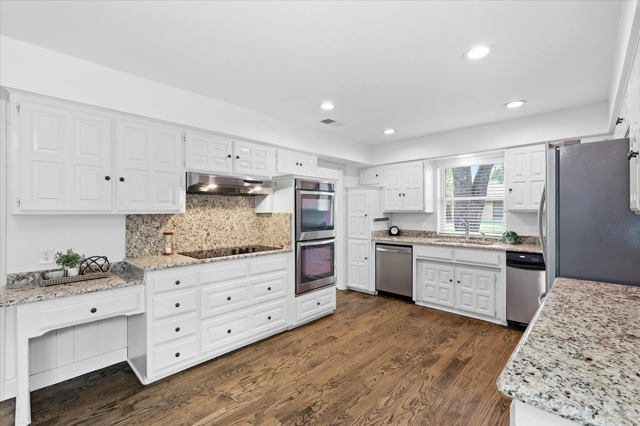 Single Family Residence For Sale in Denton County , 1100 Yorkshire Drive, Carrollton, Texas 75007, 4 Bedroom, 3 Bathroom, 2 Garage spaces, 2,524 Sqft, built in 1978, mls#21349349, Real Estate Agent in Carrollton, Homes For Sale in Denton county, Homes For Sale in Carrollton, Realtor in Carrollton Texas, Real Estate Brokerage Independent Realty Texas, Luminita Cordes Realtor