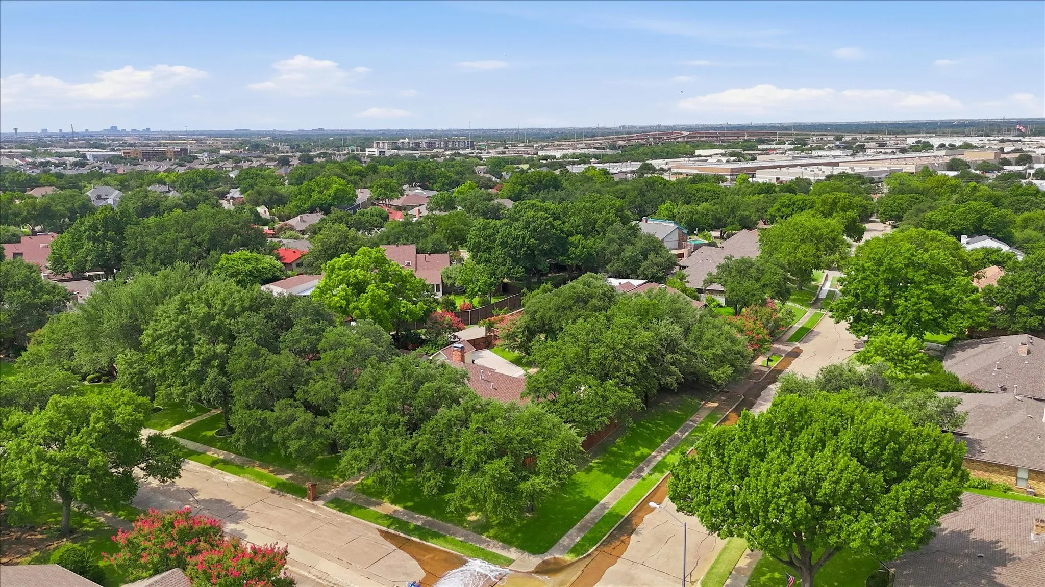 Single Family Residence For Sale in Denton County , 1100 Yorkshire Drive, Carrollton, Texas 75007, 4 Bedroom, 3 Bathroom, 2 Garage spaces, 2,524 Sqft, built in 1978, mls#21349349, Real Estate Agent in Carrollton, Homes For Sale in Denton county, Homes For Sale in Carrollton, Realtor in Carrollton Texas, Real Estate Brokerage Independent Realty Texas, Luminita Cordes Realtor