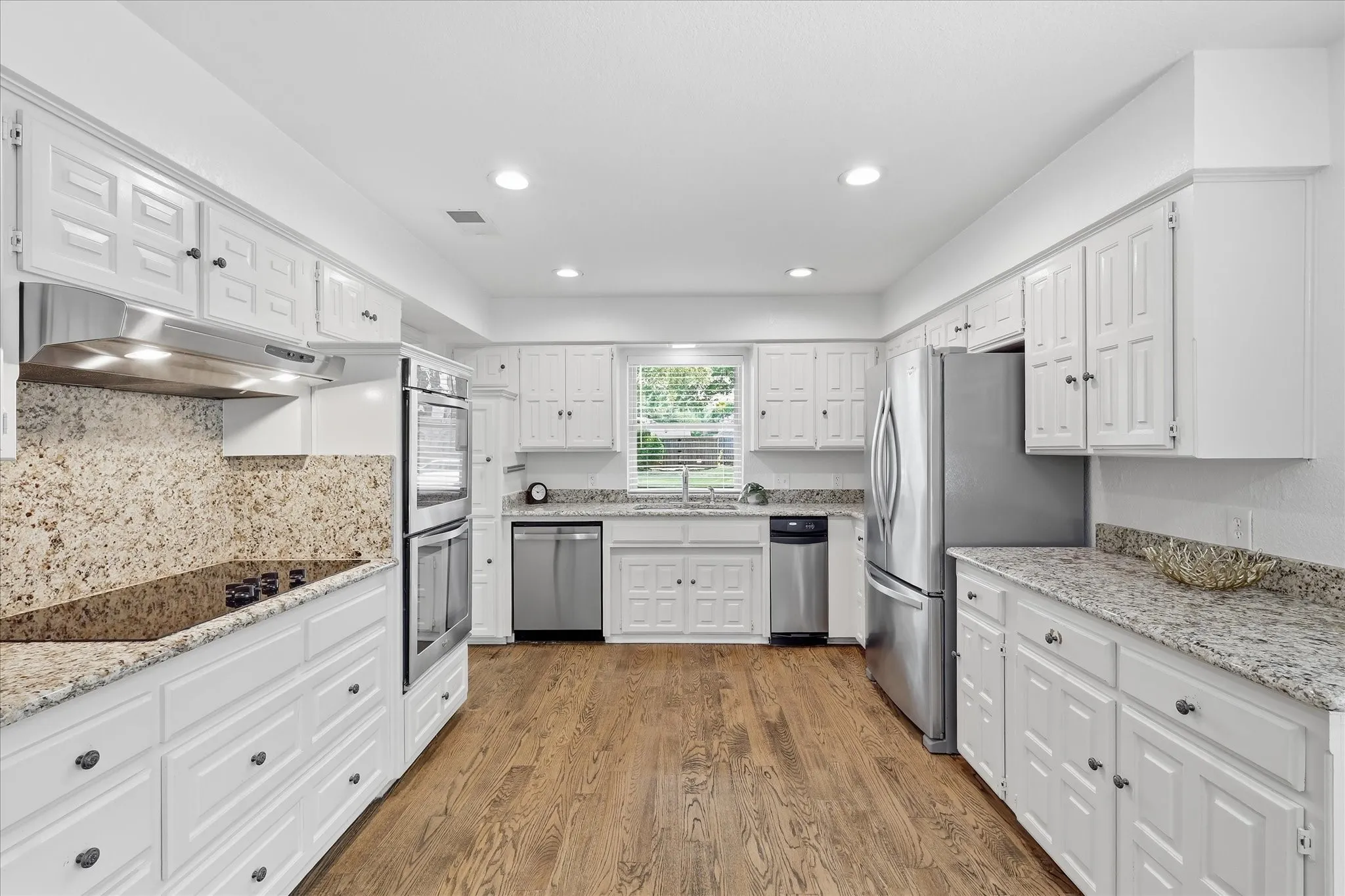 Single Family Residence For Sale in Denton County , 1100 Yorkshire Drive, Carrollton, Texas 75007, 4 Bedroom, 3 Bathroom, 2 Garage spaces, 2,524 Sqft, built in 1978, mls#21349349, Real Estate Agent in Carrollton, Homes For Sale in Denton county, Homes For Sale in Carrollton, Realtor in Carrollton Texas, Real Estate Brokerage Independent Realty Texas, Luminita Cordes Realtor