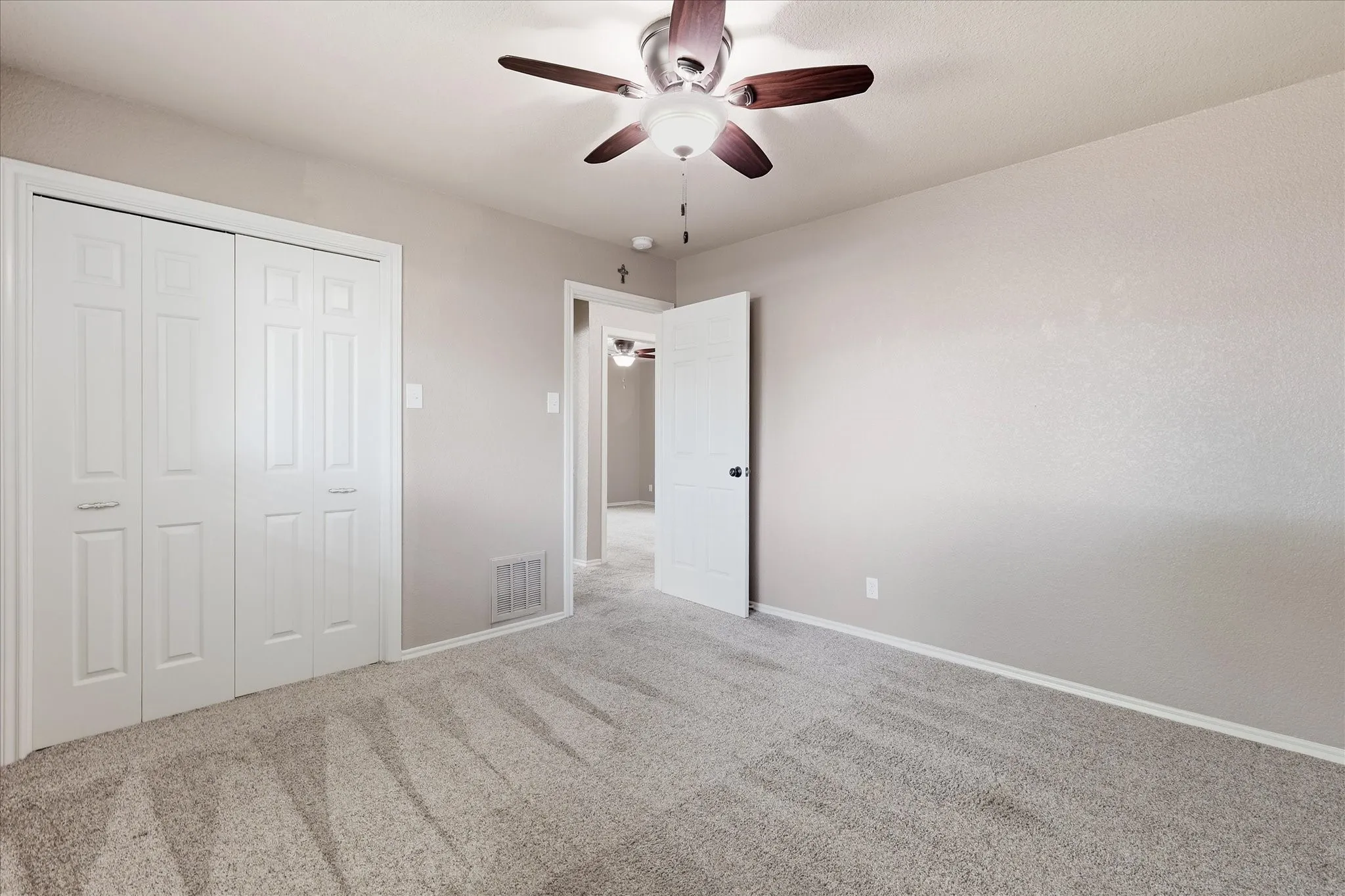 Single Family Residence For Sale in Denton County , 1100 Yorkshire Drive, Carrollton, Texas 75007, 4 Bedroom, 3 Bathroom, 2 Garage spaces, 2,524 Sqft, built in 1978, mls#21349349, Real Estate Agent in Carrollton, Homes For Sale in Denton county, Homes For Sale in Carrollton, Realtor in Carrollton Texas, Real Estate Brokerage Independent Realty Texas, Luminita Cordes Realtor