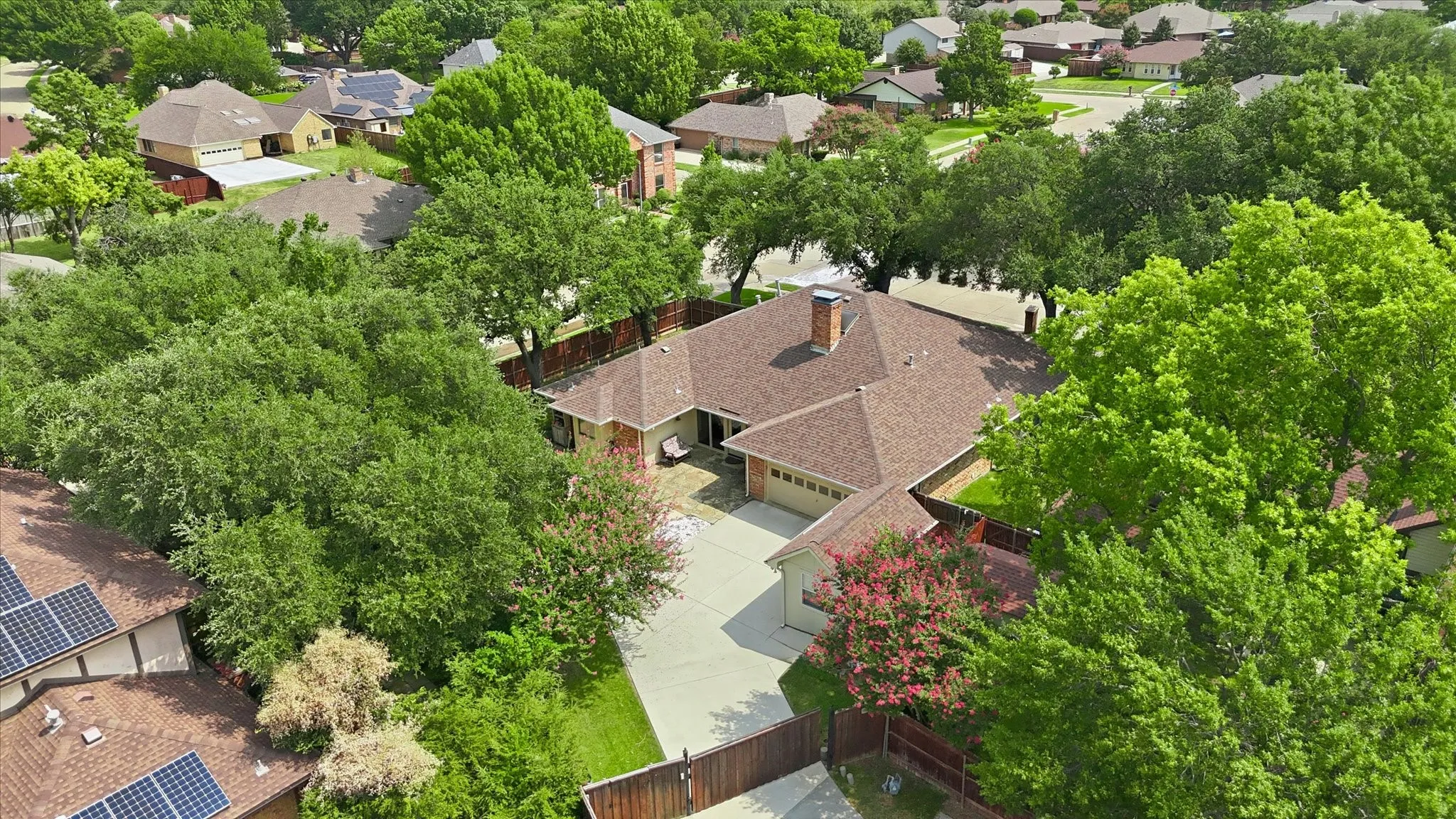 Single Family Residence For Sale in Denton County , 1100 Yorkshire Drive, Carrollton, Texas 75007, 4 Bedroom, 3 Bathroom, 2 Garage spaces, 2,524 Sqft, built in 1978, mls#21349349, Real Estate Agent in Carrollton, Homes For Sale in Denton county, Homes For Sale in Carrollton, Realtor in Carrollton Texas, Real Estate Brokerage Independent Realty Texas, Luminita Cordes Realtor