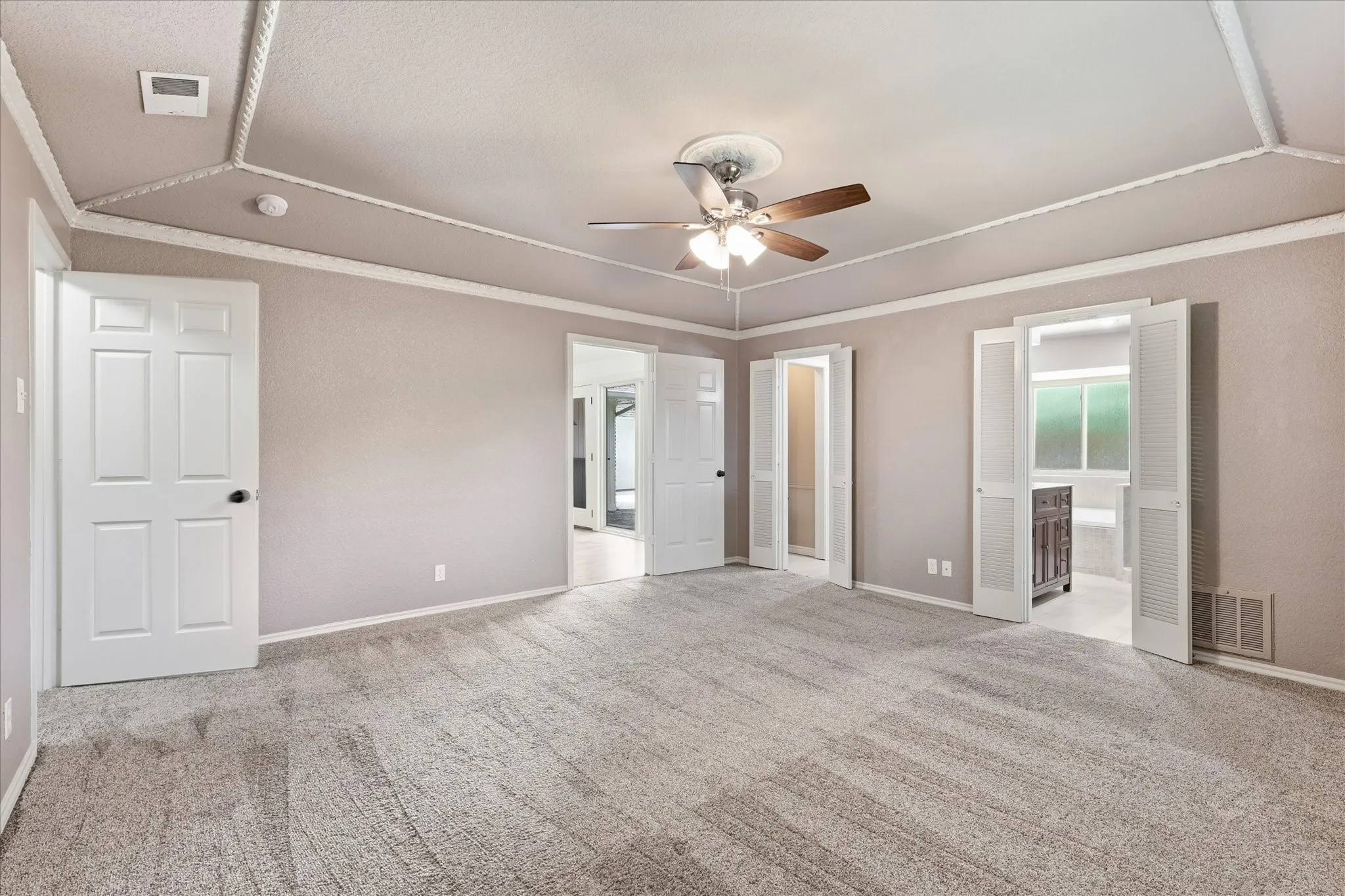 Single Family Residence For Sale in Denton County , 1100 Yorkshire Drive, Carrollton, Texas 75007, 4 Bedroom, 3 Bathroom, 2 Garage spaces, 2,524 Sqft, built in 1978, mls#21349349, Real Estate Agent in Carrollton, Homes For Sale in Denton county, Homes For Sale in Carrollton, Realtor in Carrollton Texas, Real Estate Brokerage Independent Realty Texas, Luminita Cordes Realtor
