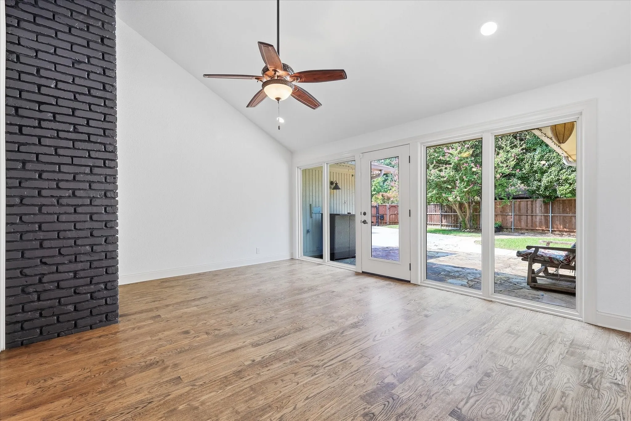 Single Family Residence For Sale in Denton County , 1100 Yorkshire Drive, Carrollton, Texas 75007, 4 Bedroom, 3 Bathroom, 2 Garage spaces, 2,524 Sqft, built in 1978, mls#21349349, Real Estate Agent in Carrollton, Homes For Sale in Denton county, Homes For Sale in Carrollton, Realtor in Carrollton Texas, Real Estate Brokerage Independent Realty Texas, Luminita Cordes Realtor