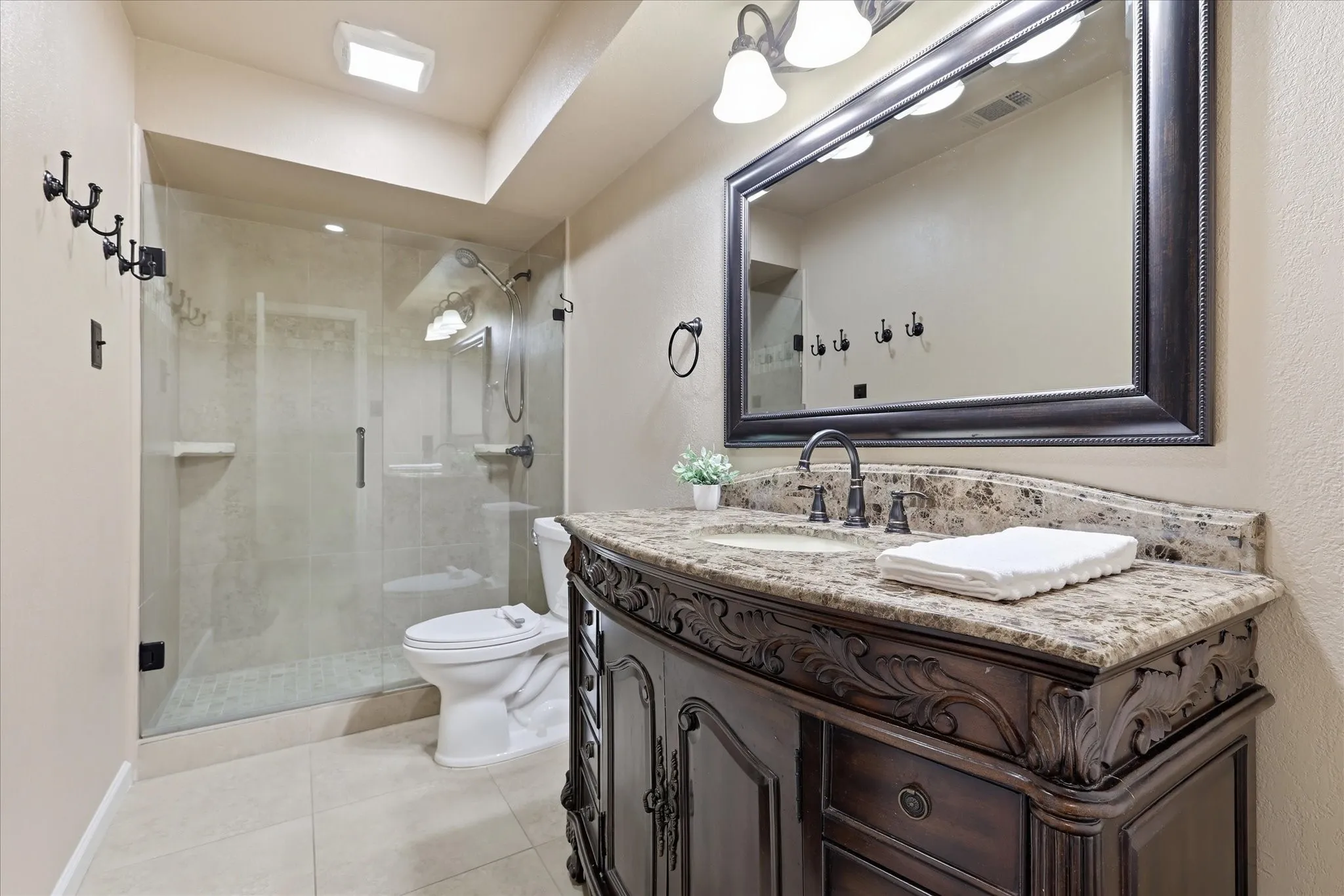 Single Family Residence For Sale in Denton County , 1100 Yorkshire Drive, Carrollton, Texas 75007, 4 Bedroom, 3 Bathroom, 2 Garage spaces, 2,524 Sqft, built in 1978, mls#21349349, Real Estate Agent in Carrollton, Homes For Sale in Denton county, Homes For Sale in Carrollton, Realtor in Carrollton Texas, Real Estate Brokerage Independent Realty Texas, Luminita Cordes Realtor