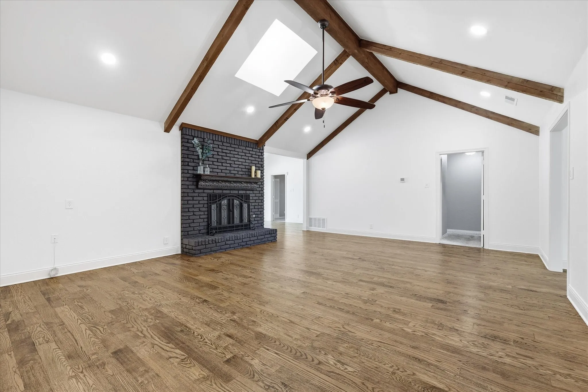Single Family Residence For Sale in Denton County , 1100 Yorkshire Drive, Carrollton, Texas 75007, 4 Bedroom, 3 Bathroom, 2 Garage spaces, 2,524 Sqft, built in 1978, mls#21349349, Real Estate Agent in Carrollton, Homes For Sale in Denton county, Homes For Sale in Carrollton, Realtor in Carrollton Texas, Real Estate Brokerage Independent Realty Texas, Luminita Cordes Realtor