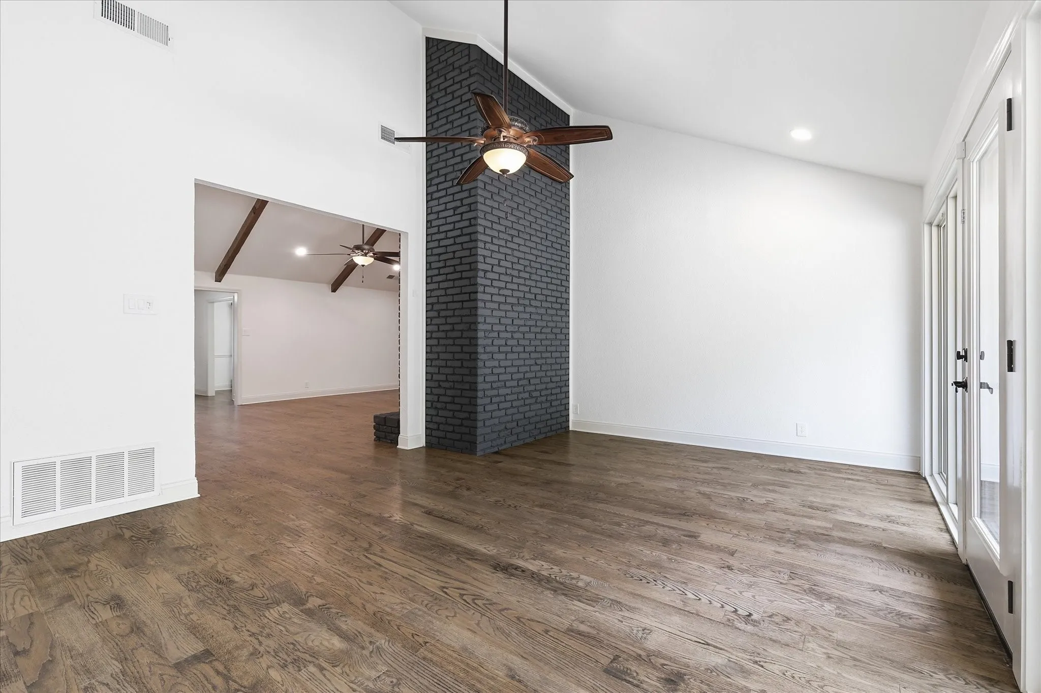 Single Family Residence For Sale in Denton County , 1100 Yorkshire Drive, Carrollton, Texas 75007, 4 Bedroom, 3 Bathroom, 2 Garage spaces, 2,524 Sqft, built in 1978, mls#21349349, Real Estate Agent in Carrollton, Homes For Sale in Denton county, Homes For Sale in Carrollton, Realtor in Carrollton Texas, Real Estate Brokerage Independent Realty Texas, Luminita Cordes Realtor