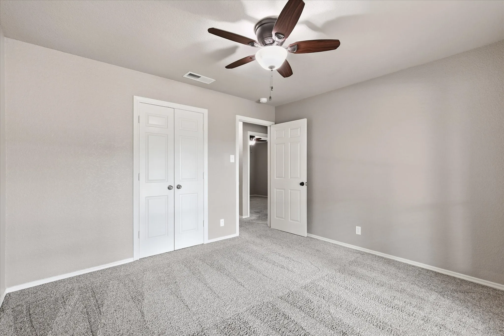 Single Family Residence For Sale in Denton County , 1100 Yorkshire Drive, Carrollton, Texas 75007, 4 Bedroom, 3 Bathroom, 2 Garage spaces, 2,524 Sqft, built in 1978, mls#21349349, Real Estate Agent in Carrollton, Homes For Sale in Denton county, Homes For Sale in Carrollton, Realtor in Carrollton Texas, Real Estate Brokerage Independent Realty Texas, Luminita Cordes Realtor
