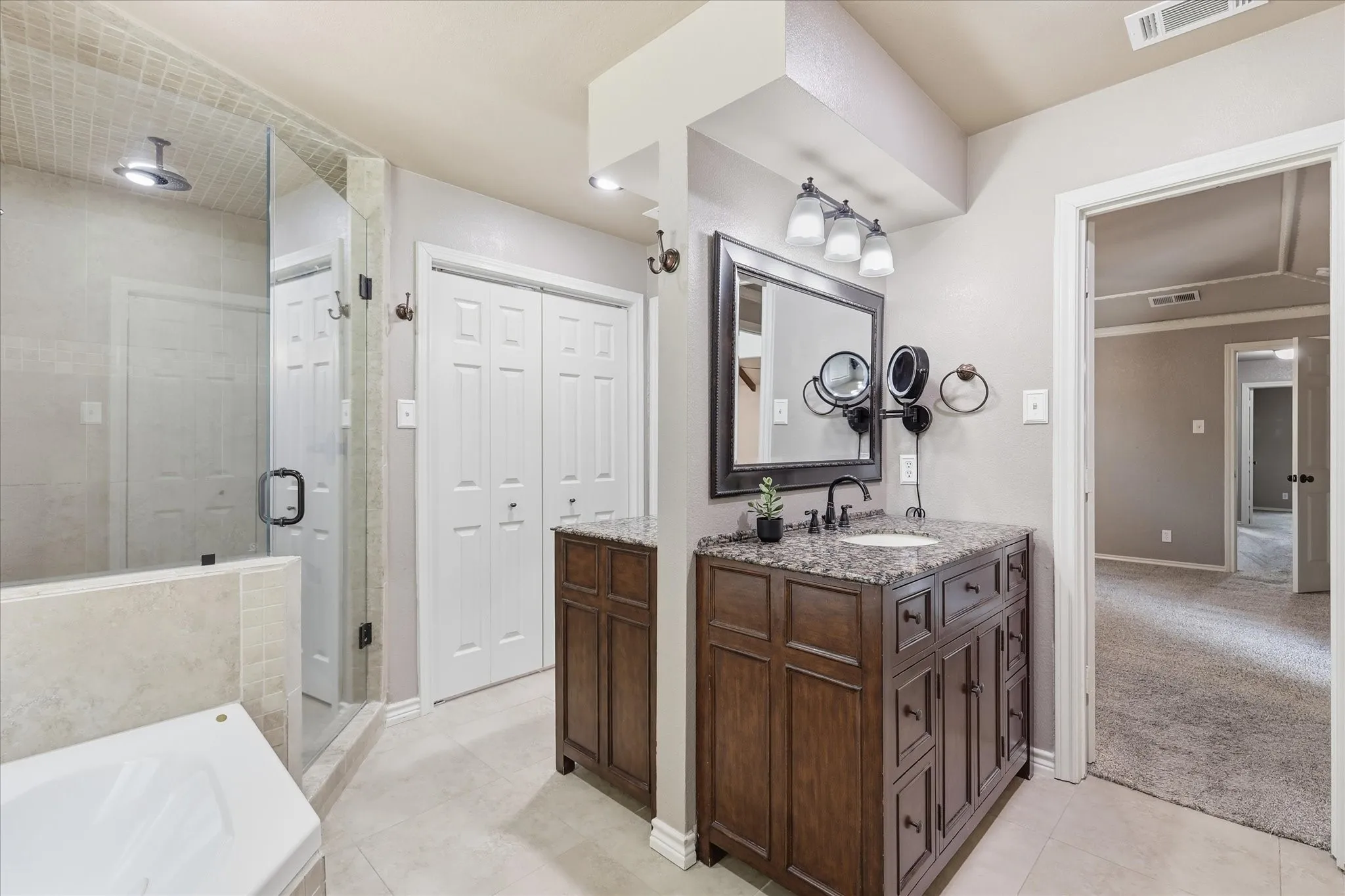 Single Family Residence For Sale in Denton County , 1100 Yorkshire Drive, Carrollton, Texas 75007, 4 Bedroom, 3 Bathroom, 2 Garage spaces, 2,524 Sqft, built in 1978, mls#21349349, Real Estate Agent in Carrollton, Homes For Sale in Denton county, Homes For Sale in Carrollton, Realtor in Carrollton Texas, Real Estate Brokerage Independent Realty Texas, Luminita Cordes Realtor