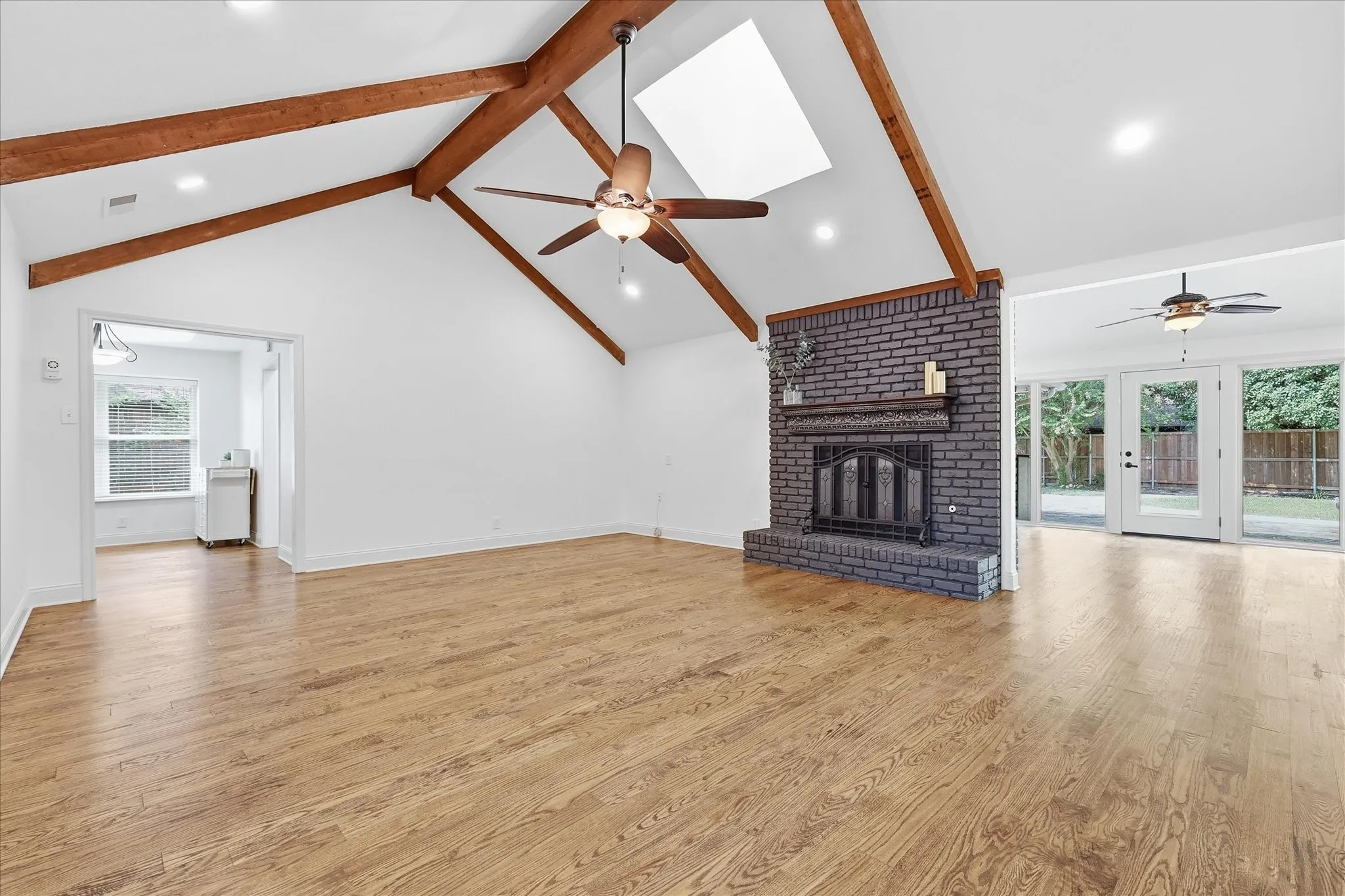 Single Family Residence For Sale in Denton County , 1100 Yorkshire Drive, Carrollton, Texas 75007, 4 Bedroom, 3 Bathroom, 2 Garage spaces, 2,524 Sqft, built in 1978, mls#21349349, Real Estate Agent in Carrollton, Homes For Sale in Denton county, Homes For Sale in Carrollton, Realtor in Carrollton Texas, Real Estate Brokerage Independent Realty Texas, Luminita Cordes Realtor