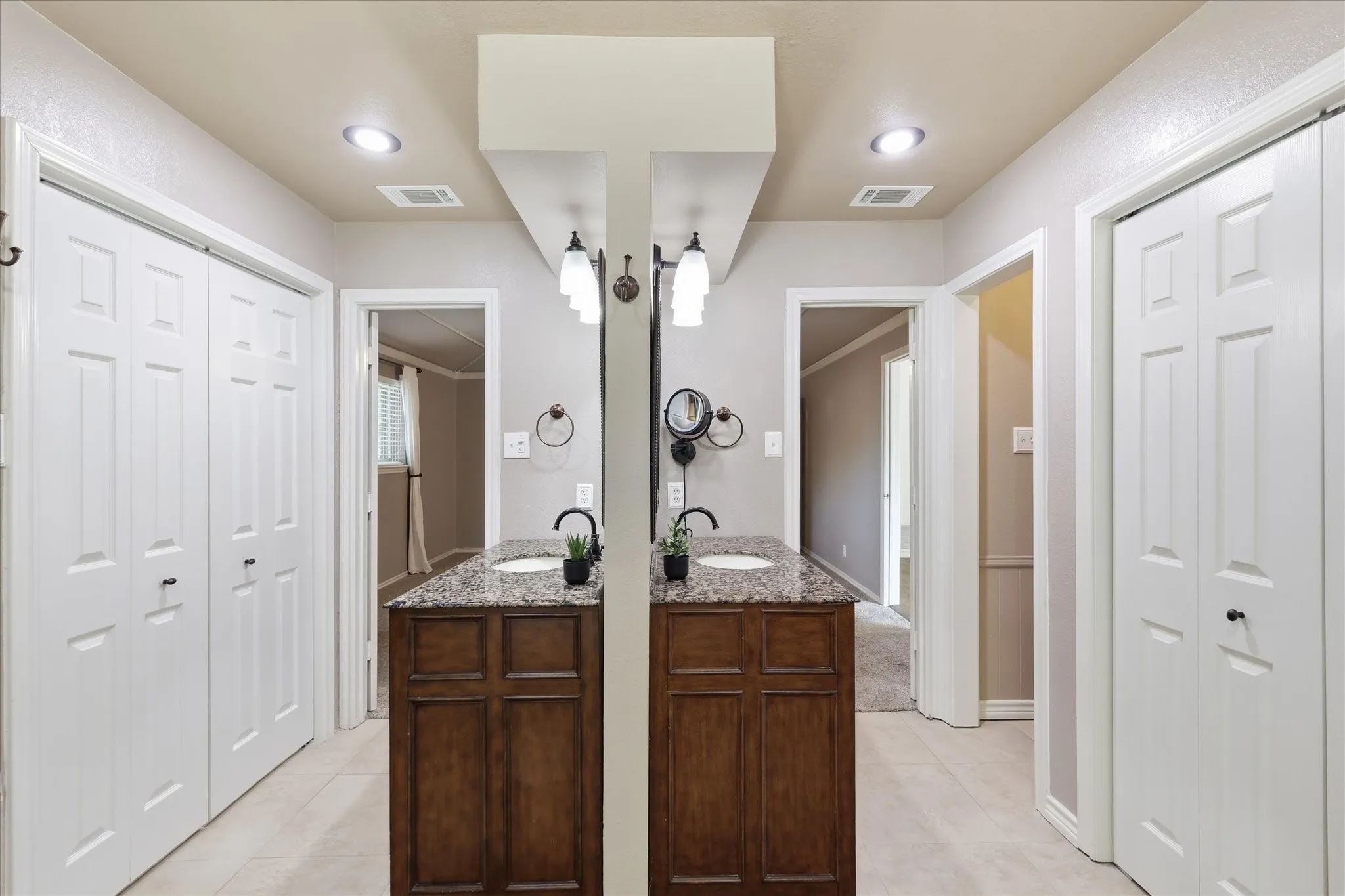 Single Family Residence For Sale in Denton County , 1100 Yorkshire Drive, Carrollton, Texas 75007, 4 Bedroom, 3 Bathroom, 2 Garage spaces, 2,524 Sqft, built in 1978, mls#21349349, Real Estate Agent in Carrollton, Homes For Sale in Denton county, Homes For Sale in Carrollton, Realtor in Carrollton Texas, Real Estate Brokerage Independent Realty Texas, Luminita Cordes Realtor