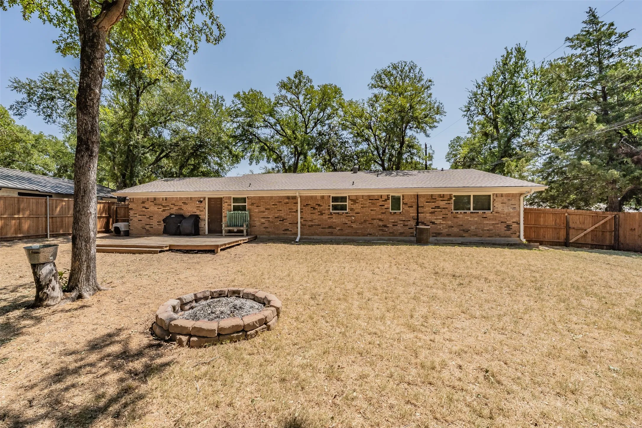 Single Family Residence For Sale in Wise County , 909 Shady Oaks, Bridgeport, Texas 76426, 3 Bedroom, 2 Bathroom, 2 Garage spaces, 1,472 Sqft, built in 1986, mls#21350999, Real Estate Agent in Bridgeport, Homes For Sale in Wise county, Homes For Sale in Bridgeport, Realtor in Bridgeport Texas, Real Estate Brokerage Independent Realty Texas, Luminita Cordes Realtor
