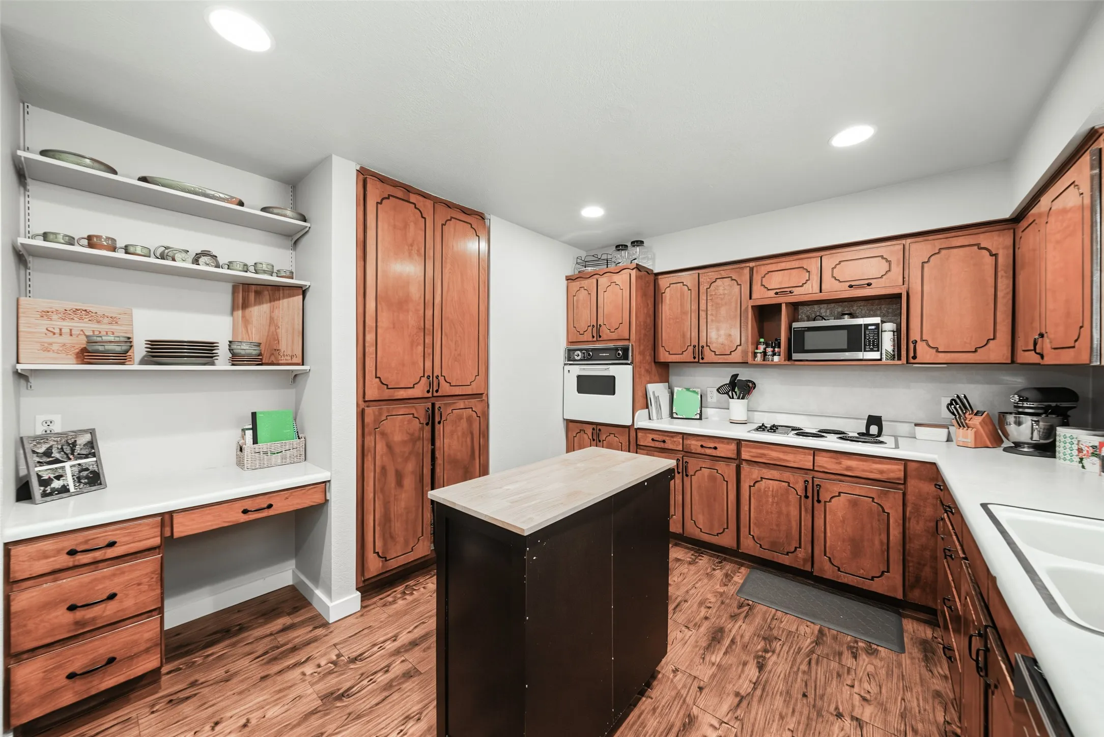 Single Family Residence For Sale in Wise County , 909 Shady Oaks, Bridgeport, Texas 76426, 3 Bedroom, 2 Bathroom, 2 Garage spaces, 1,472 Sqft, built in 1986, mls#21350999, Real Estate Agent in Bridgeport, Homes For Sale in Wise county, Homes For Sale in Bridgeport, Realtor in Bridgeport Texas, Real Estate Brokerage Independent Realty Texas, Luminita Cordes Realtor