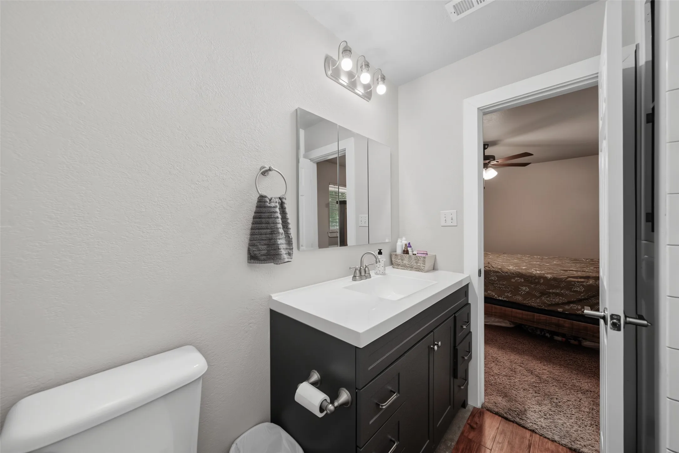 Single Family Residence For Sale in Wise County , 909 Shady Oaks, Bridgeport, Texas 76426, 3 Bedroom, 2 Bathroom, 2 Garage spaces, 1,472 Sqft, built in 1986, mls#21350999, Real Estate Agent in Bridgeport, Homes For Sale in Wise county, Homes For Sale in Bridgeport, Realtor in Bridgeport Texas, Real Estate Brokerage Independent Realty Texas, Luminita Cordes Realtor