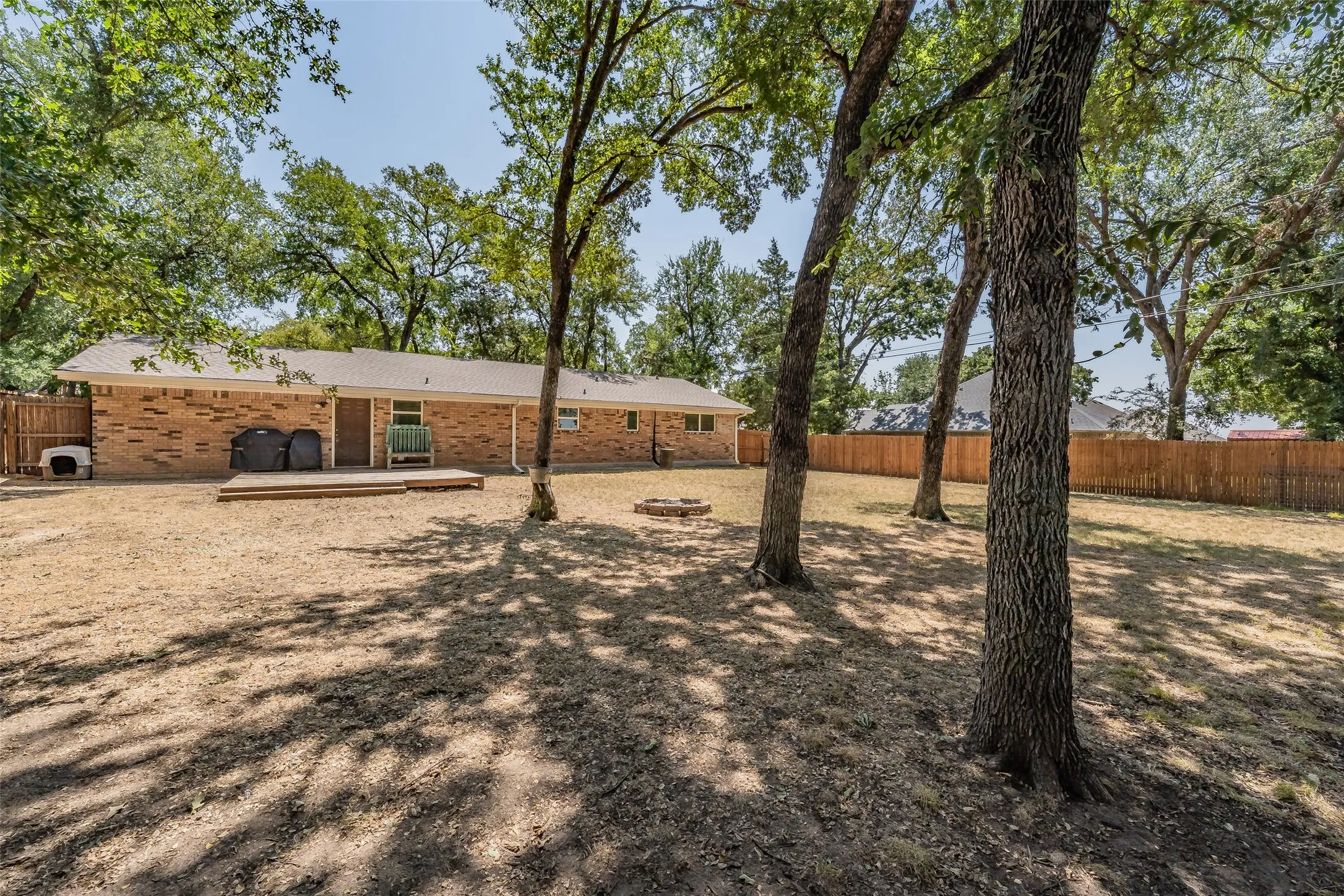 Single Family Residence For Sale in Wise County , 909 Shady Oaks, Bridgeport, Texas 76426, 3 Bedroom, 2 Bathroom, 2 Garage spaces, 1,472 Sqft, built in 1986, mls#21350999, Real Estate Agent in Bridgeport, Homes For Sale in Wise county, Homes For Sale in Bridgeport, Realtor in Bridgeport Texas, Real Estate Brokerage Independent Realty Texas, Luminita Cordes Realtor