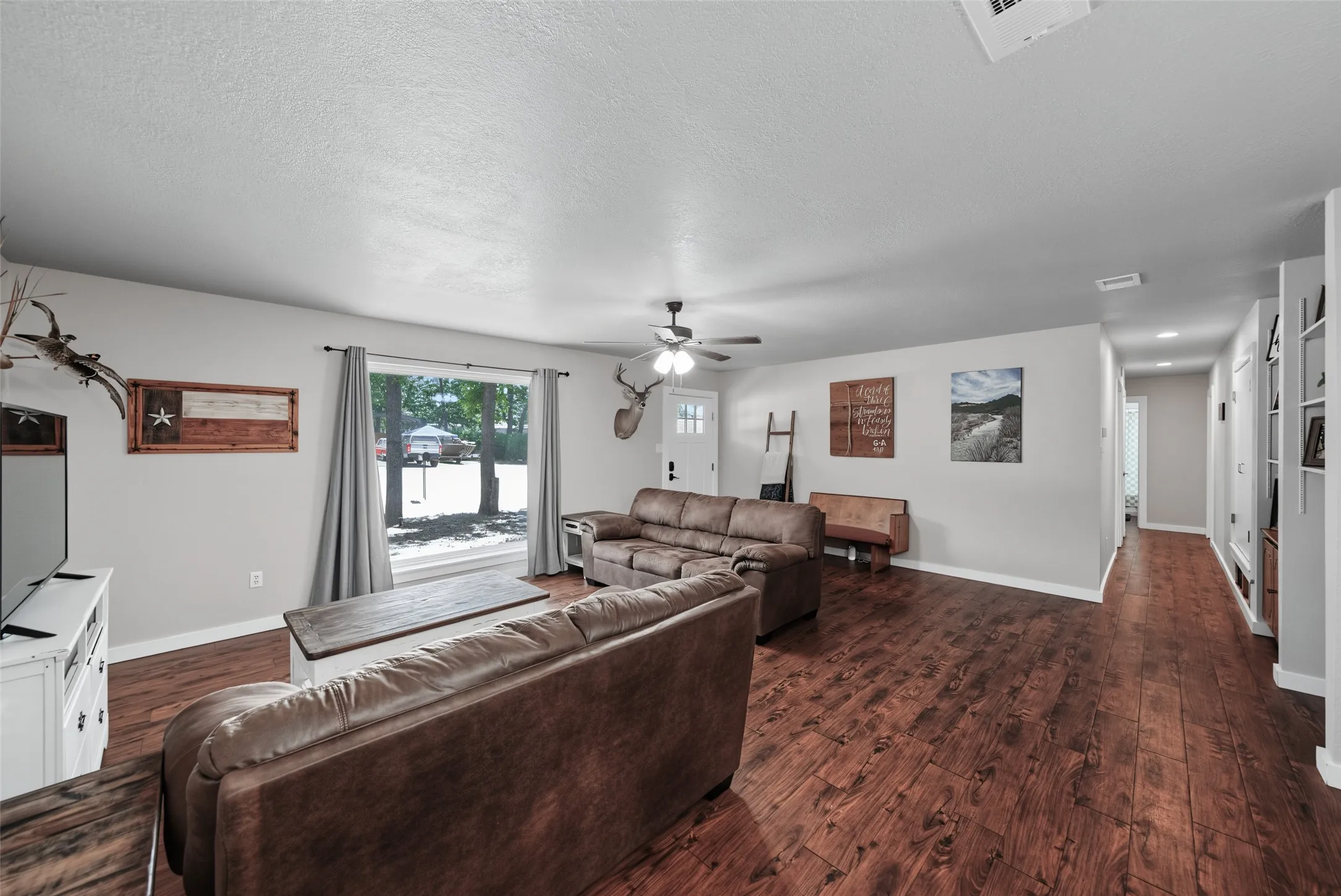 Single Family Residence For Sale in Wise County , 909 Shady Oaks, Bridgeport, Texas 76426, 3 Bedroom, 2 Bathroom, 2 Garage spaces, 1,472 Sqft, built in 1986, mls#21350999, Real Estate Agent in Bridgeport, Homes For Sale in Wise county, Homes For Sale in Bridgeport, Realtor in Bridgeport Texas, Real Estate Brokerage Independent Realty Texas, Luminita Cordes Realtor