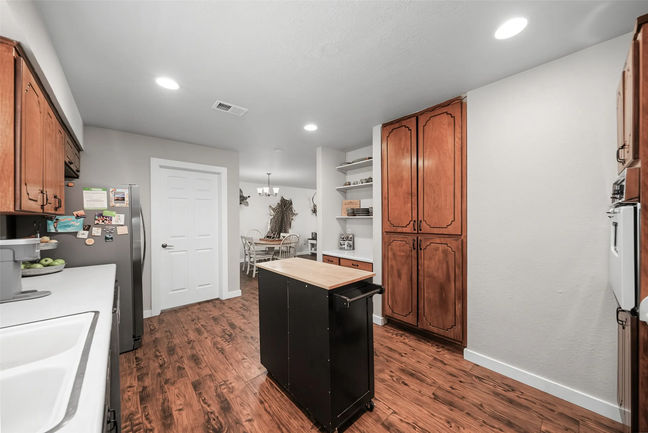 Single Family Residence For Sale in Wise County , 909 Shady Oaks, Bridgeport, Texas 76426, 3 Bedroom, 2 Bathroom, 2 Garage spaces, 1,472 Sqft, built in 1986, mls#21350999, Real Estate Agent in Bridgeport, Homes For Sale in Wise county, Homes For Sale in Bridgeport, Realtor in Bridgeport Texas, Real Estate Brokerage Independent Realty Texas, Luminita Cordes Realtor