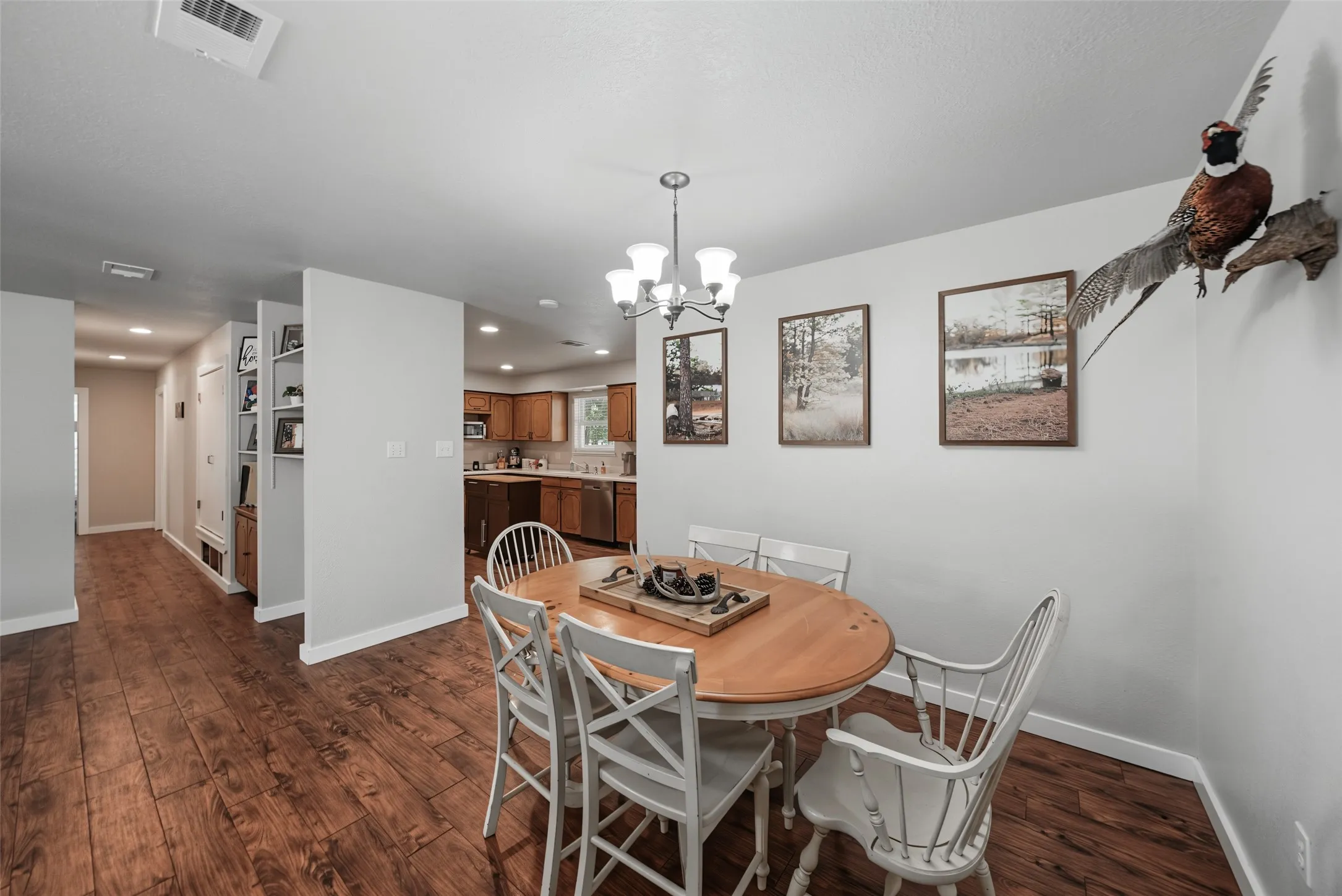 Single Family Residence For Sale in Wise County , 909 Shady Oaks, Bridgeport, Texas 76426, 3 Bedroom, 2 Bathroom, 2 Garage spaces, 1,472 Sqft, built in 1986, mls#21350999, Real Estate Agent in Bridgeport, Homes For Sale in Wise county, Homes For Sale in Bridgeport, Realtor in Bridgeport Texas, Real Estate Brokerage Independent Realty Texas, Luminita Cordes Realtor