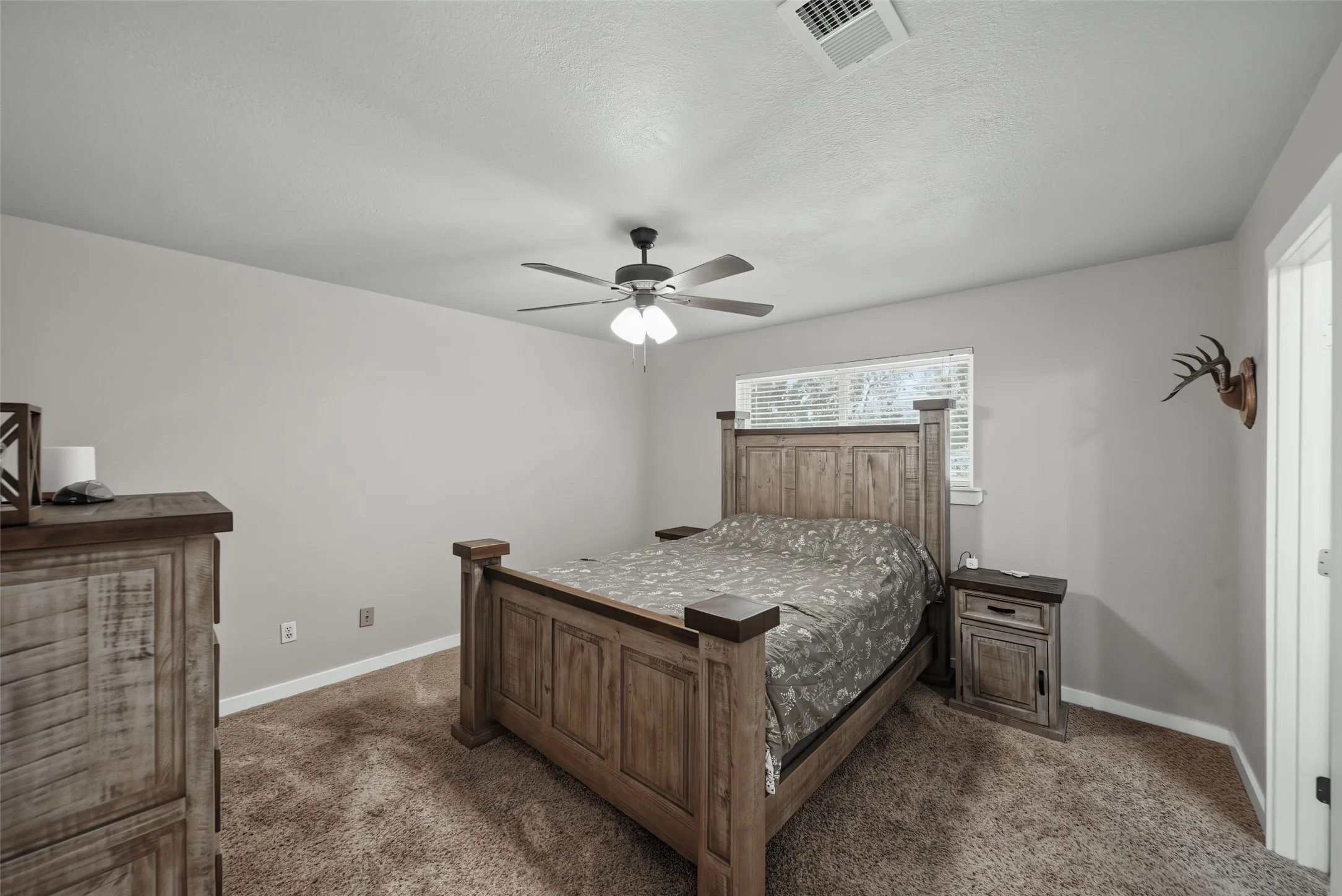 Single Family Residence For Sale in Wise County , 909 Shady Oaks, Bridgeport, Texas 76426, 3 Bedroom, 2 Bathroom, 2 Garage spaces, 1,472 Sqft, built in 1986, mls#21350999, Real Estate Agent in Bridgeport, Homes For Sale in Wise county, Homes For Sale in Bridgeport, Realtor in Bridgeport Texas, Real Estate Brokerage Independent Realty Texas, Luminita Cordes Realtor