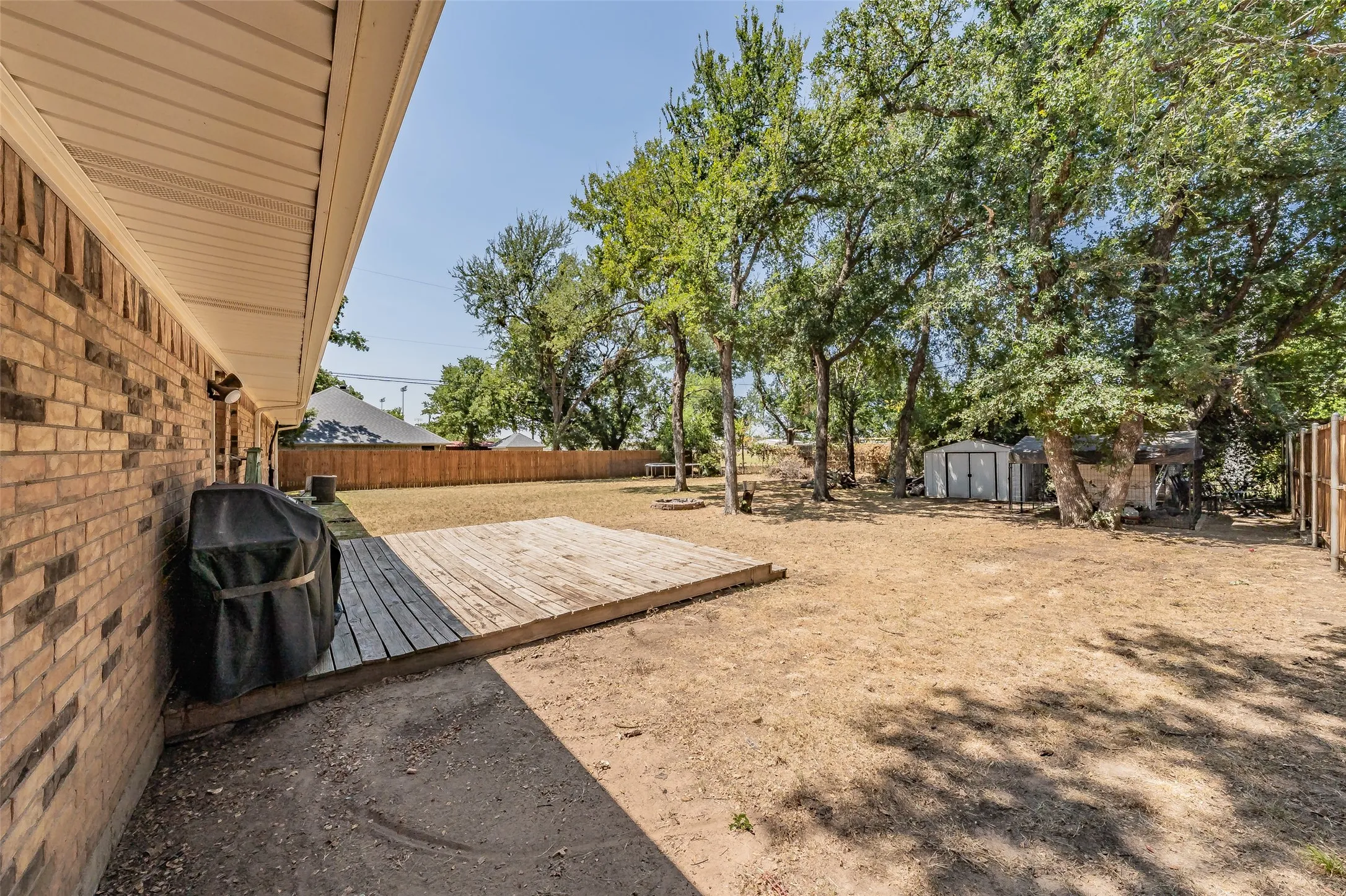 Single Family Residence For Sale in Wise County , 909 Shady Oaks, Bridgeport, Texas 76426, 3 Bedroom, 2 Bathroom, 2 Garage spaces, 1,472 Sqft, built in 1986, mls#21350999, Real Estate Agent in Bridgeport, Homes For Sale in Wise county, Homes For Sale in Bridgeport, Realtor in Bridgeport Texas, Real Estate Brokerage Independent Realty Texas, Luminita Cordes Realtor