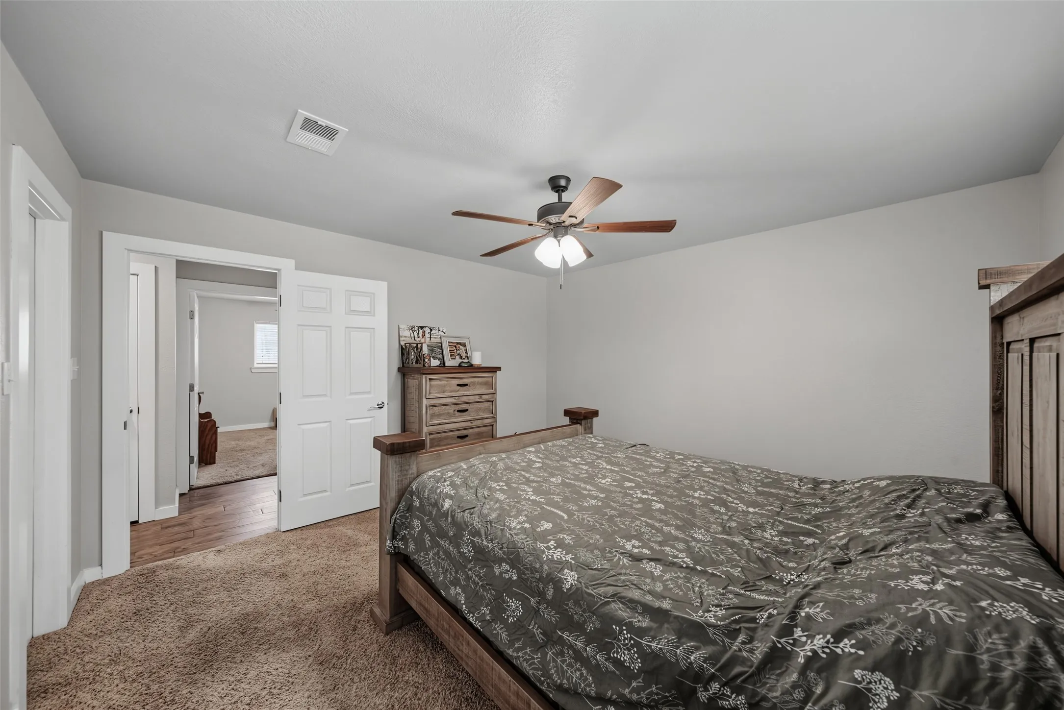 Single Family Residence For Sale in Wise County , 909 Shady Oaks, Bridgeport, Texas 76426, 3 Bedroom, 2 Bathroom, 2 Garage spaces, 1,472 Sqft, built in 1986, mls#21350999, Real Estate Agent in Bridgeport, Homes For Sale in Wise county, Homes For Sale in Bridgeport, Realtor in Bridgeport Texas, Real Estate Brokerage Independent Realty Texas, Luminita Cordes Realtor