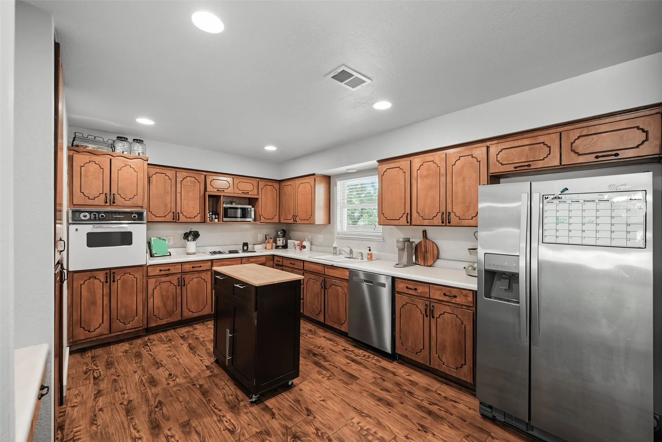 Single Family Residence For Sale in Wise County , 909 Shady Oaks, Bridgeport, Texas 76426, 3 Bedroom, 2 Bathroom, 2 Garage spaces, 1,472 Sqft, built in 1986, mls#21350999, Real Estate Agent in Bridgeport, Homes For Sale in Wise county, Homes For Sale in Bridgeport, Realtor in Bridgeport Texas, Real Estate Brokerage Independent Realty Texas, Luminita Cordes Realtor