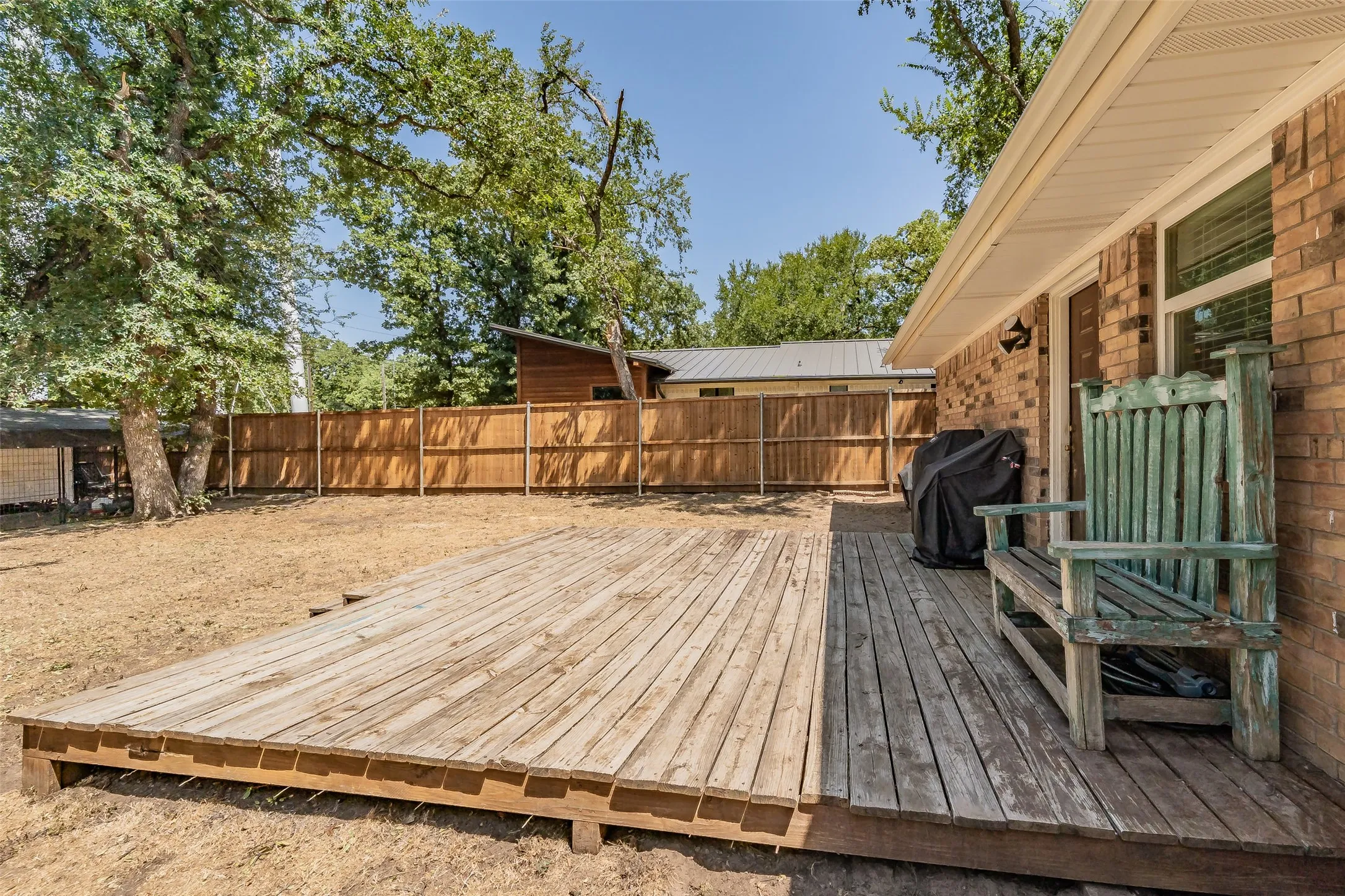 Single Family Residence For Sale in Wise County , 909 Shady Oaks, Bridgeport, Texas 76426, 3 Bedroom, 2 Bathroom, 2 Garage spaces, 1,472 Sqft, built in 1986, mls#21350999, Real Estate Agent in Bridgeport, Homes For Sale in Wise county, Homes For Sale in Bridgeport, Realtor in Bridgeport Texas, Real Estate Brokerage Independent Realty Texas, Luminita Cordes Realtor