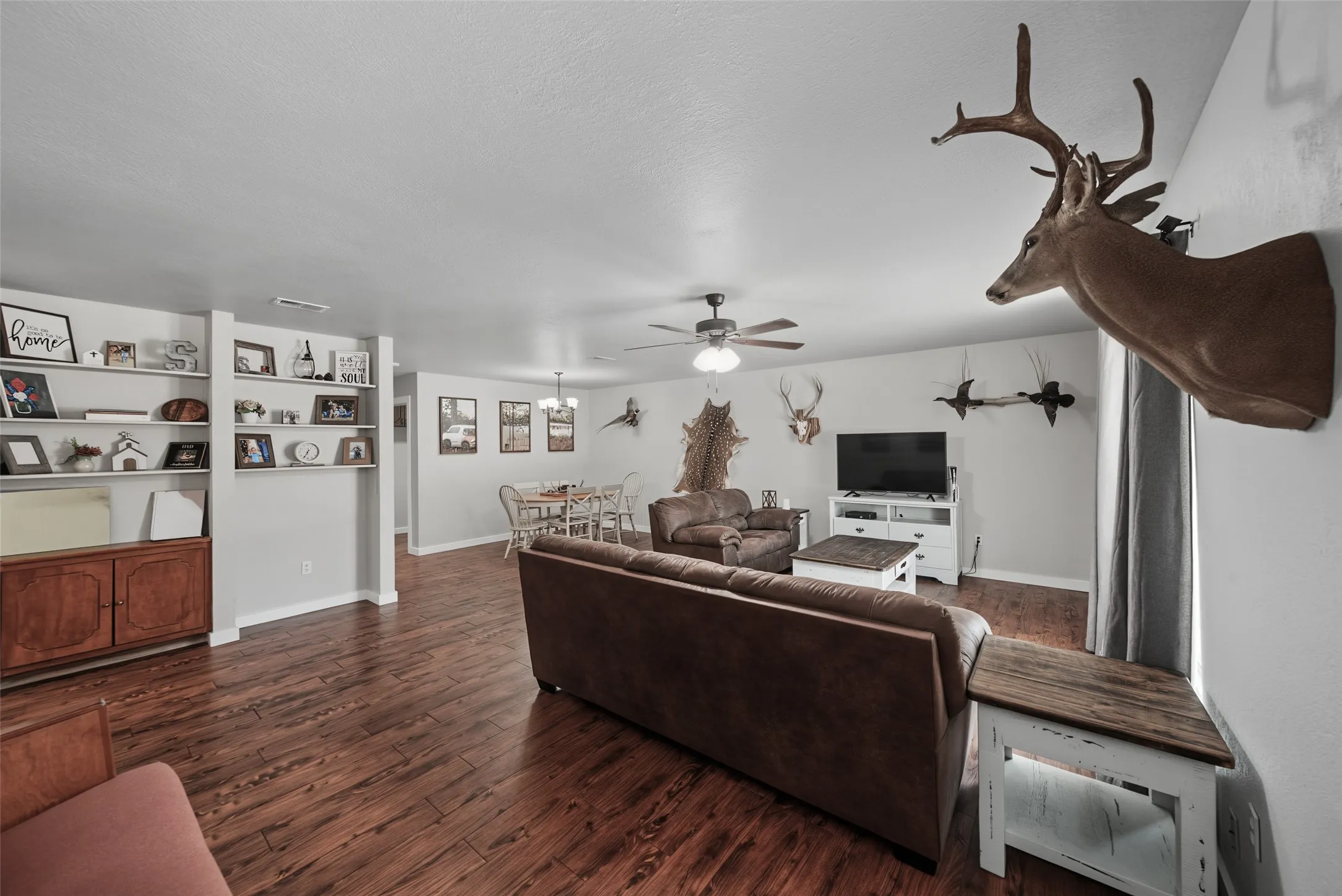 Single Family Residence For Sale in Wise County , 909 Shady Oaks, Bridgeport, Texas 76426, 3 Bedroom, 2 Bathroom, 2 Garage spaces, 1,472 Sqft, built in 1986, mls#21350999, Real Estate Agent in Bridgeport, Homes For Sale in Wise county, Homes For Sale in Bridgeport, Realtor in Bridgeport Texas, Real Estate Brokerage Independent Realty Texas, Luminita Cordes Realtor