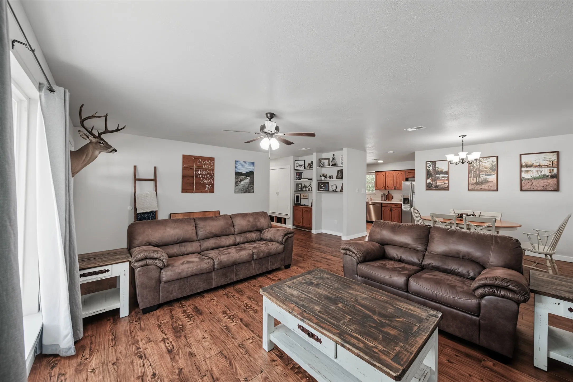 Single Family Residence For Sale in Wise County , 909 Shady Oaks, Bridgeport, Texas 76426, 3 Bedroom, 2 Bathroom, 2 Garage spaces, 1,472 Sqft, built in 1986, mls#21350999, Real Estate Agent in Bridgeport, Homes For Sale in Wise county, Homes For Sale in Bridgeport, Realtor in Bridgeport Texas, Real Estate Brokerage Independent Realty Texas, Luminita Cordes Realtor