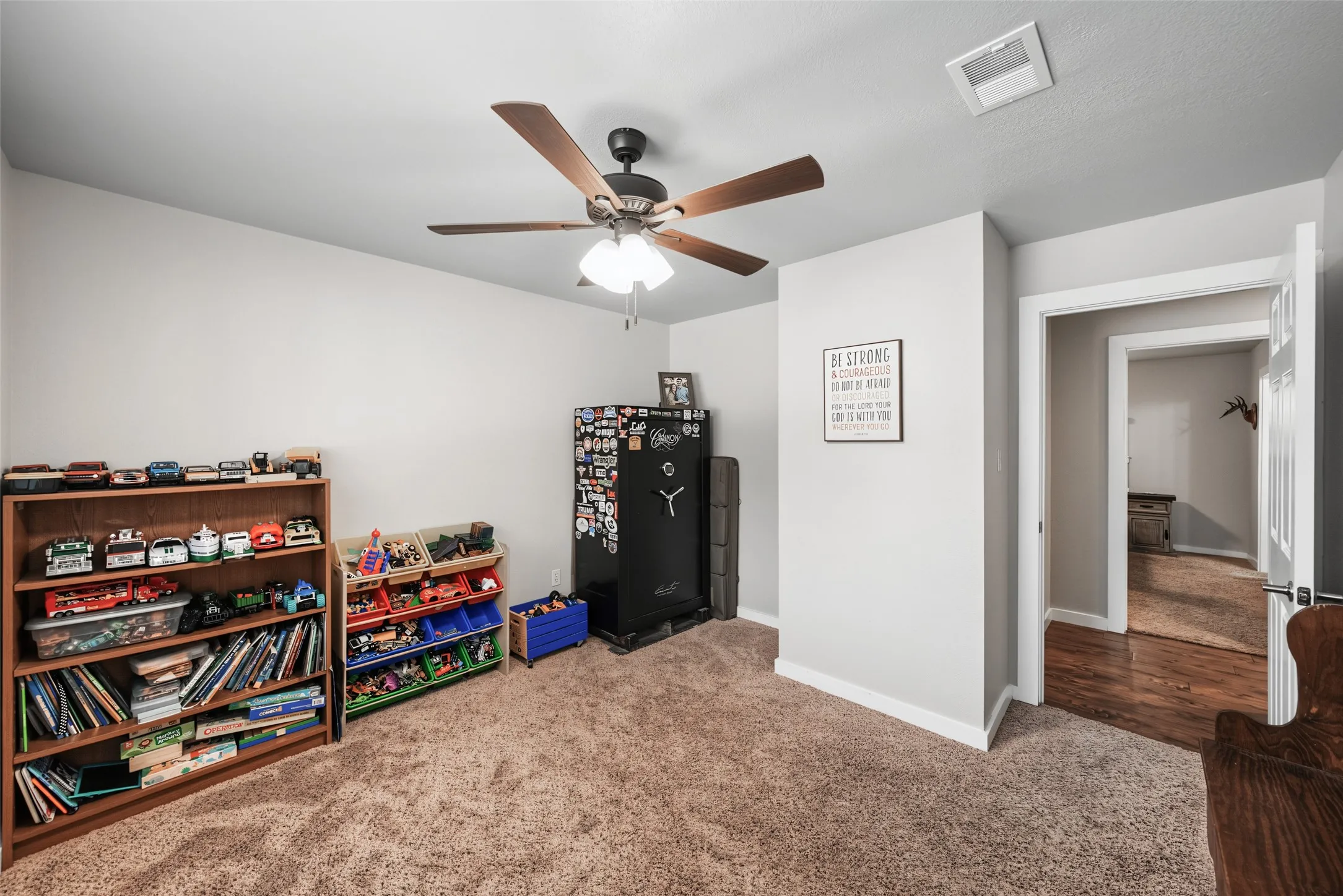 Single Family Residence For Sale in Wise County , 909 Shady Oaks, Bridgeport, Texas 76426, 3 Bedroom, 2 Bathroom, 2 Garage spaces, 1,472 Sqft, built in 1986, mls#21350999, Real Estate Agent in Bridgeport, Homes For Sale in Wise county, Homes For Sale in Bridgeport, Realtor in Bridgeport Texas, Real Estate Brokerage Independent Realty Texas, Luminita Cordes Realtor