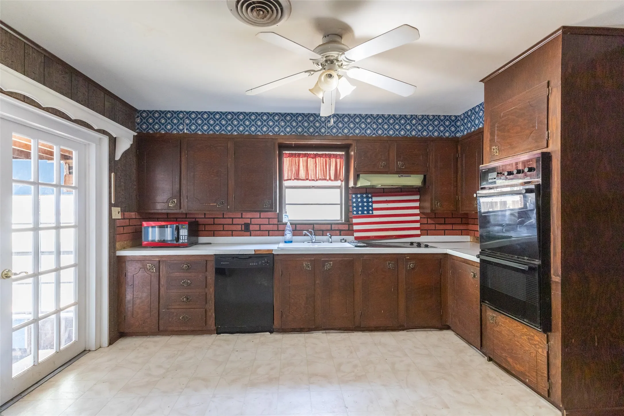 Single Family Residence For Sale in Haskell County , 147 County Road 210, Haskell, Texas 79521, 4 Bedroom, 1 Bathroom, 1 Garage spaces, 2,438 Sqft, built in 1940, Price $349,900, mls#21349522, Real Estate Agent in Haskell, Homes For Sale in Haskell county, Homes For Sale in Haskell, Realtor in Haskell Texas, Real Estate Brokerage Independent Realty Texas, Luminita Cordes Realtor
