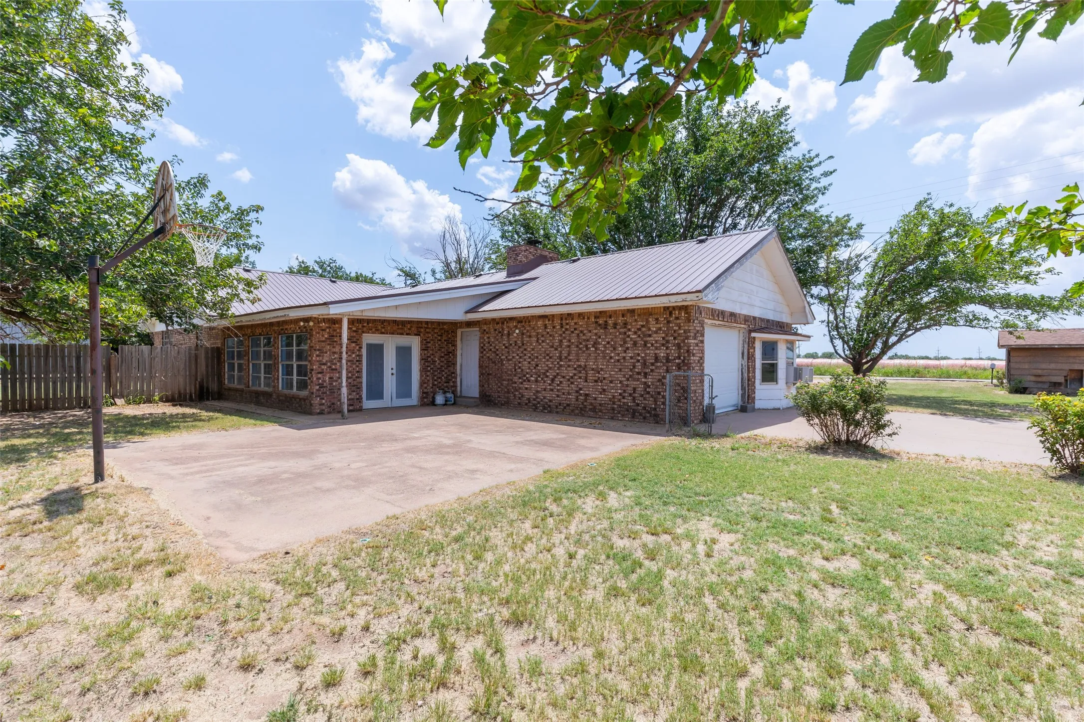 Single Family Residence For Sale in Haskell County , 147 County Road 210, Haskell, Texas 79521, 4 Bedroom, 1 Bathroom, 1 Garage spaces, 2,438 Sqft, built in 1940, Price $349,900, mls#21349522, Real Estate Agent in Haskell, Homes For Sale in Haskell county, Homes For Sale in Haskell, Realtor in Haskell Texas, Real Estate Brokerage Independent Realty Texas, Luminita Cordes Realtor