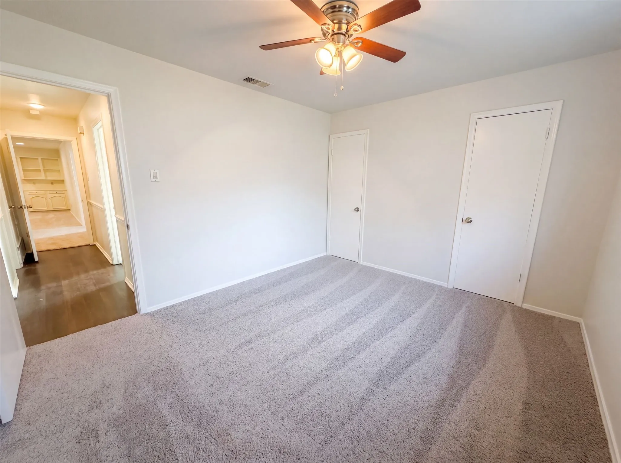 Single Family Residence For Sale in Dallas County , 821 Glen Oaks Boulevard, Dallas, Texas 75232, 3 Bedroom, 2 Bathroom, 2 Garage spaces, 1,963 Sqft, built in 1964, mls#21350996, Real Estate Agent in Dallas, Homes For Sale in Dallas county, Homes For Sale in Dallas, Realtor in Dallas Texas, Real Estate Brokerage Independent Realty Texas, Luminita Cordes Realtor