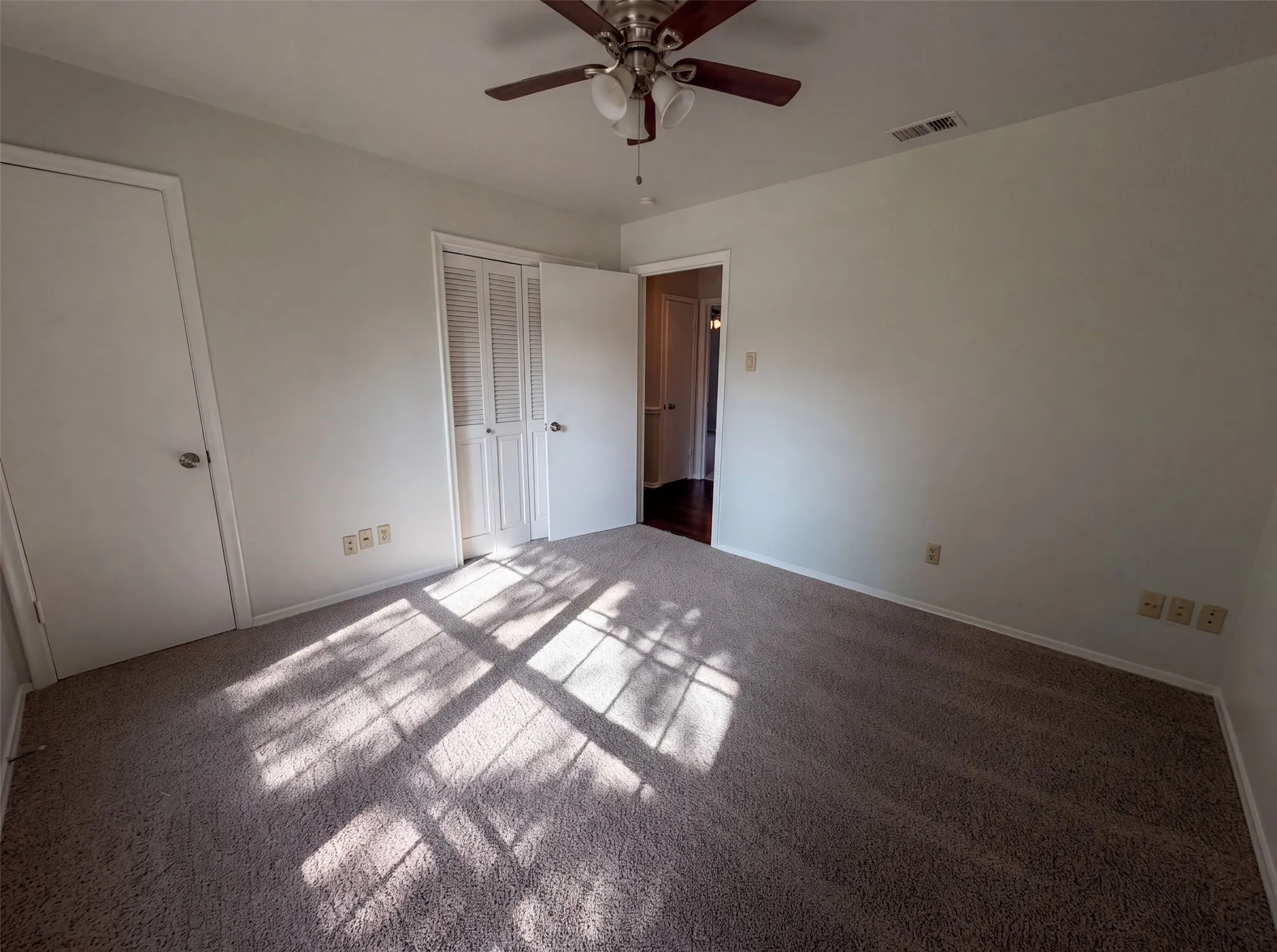 Single Family Residence For Sale in Dallas County , 821 Glen Oaks Boulevard, Dallas, Texas 75232, 3 Bedroom, 2 Bathroom, 2 Garage spaces, 1,963 Sqft, built in 1964, mls#21350996, Real Estate Agent in Dallas, Homes For Sale in Dallas county, Homes For Sale in Dallas, Realtor in Dallas Texas, Real Estate Brokerage Independent Realty Texas, Luminita Cordes Realtor