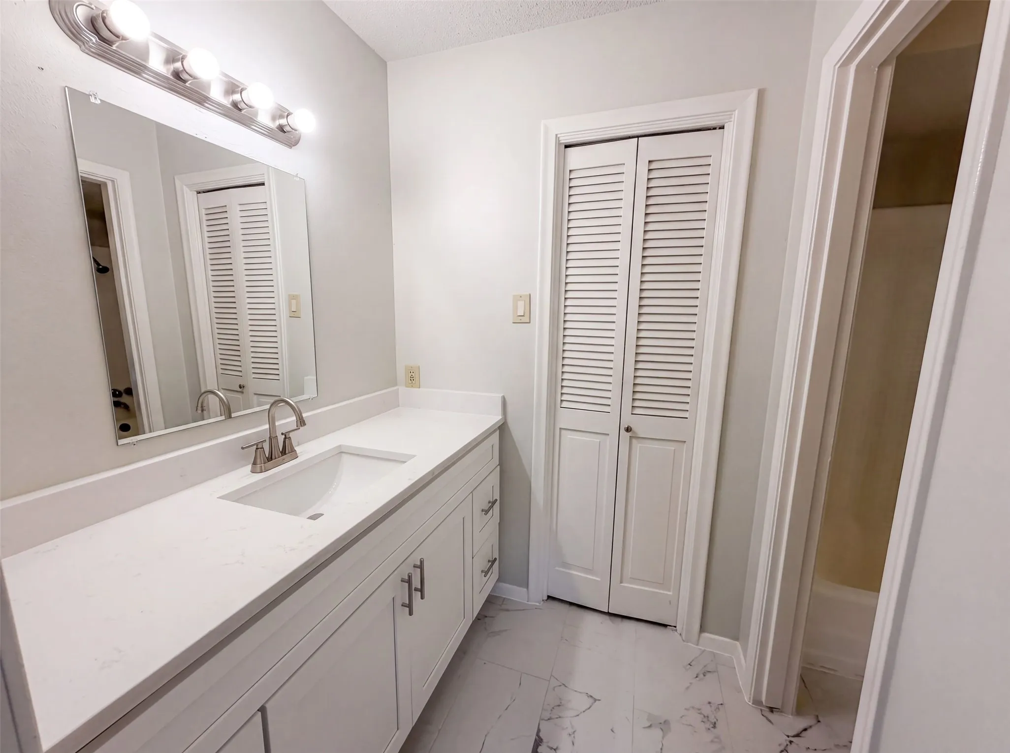 Single Family Residence For Sale in Dallas County , 821 Glen Oaks Boulevard, Dallas, Texas 75232, 3 Bedroom, 2 Bathroom, 2 Garage spaces, 1,963 Sqft, built in 1964, mls#21350996, Real Estate Agent in Dallas, Homes For Sale in Dallas county, Homes For Sale in Dallas, Realtor in Dallas Texas, Real Estate Brokerage Independent Realty Texas, Luminita Cordes Realtor