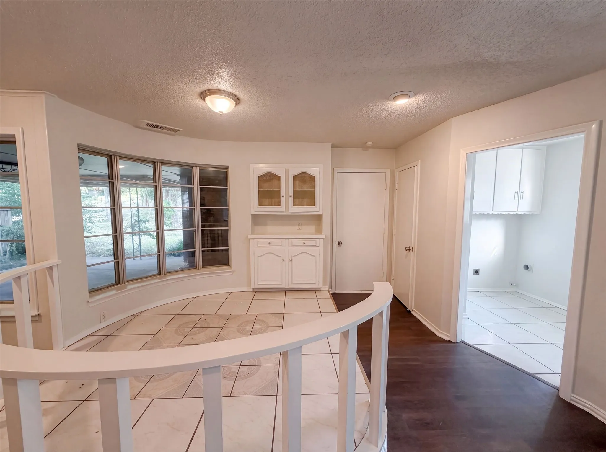 Single Family Residence For Sale in Dallas County , 821 Glen Oaks Boulevard, Dallas, Texas 75232, 3 Bedroom, 2 Bathroom, 2 Garage spaces, 1,963 Sqft, built in 1964, mls#21350996, Real Estate Agent in Dallas, Homes For Sale in Dallas county, Homes For Sale in Dallas, Realtor in Dallas Texas, Real Estate Brokerage Independent Realty Texas, Luminita Cordes Realtor