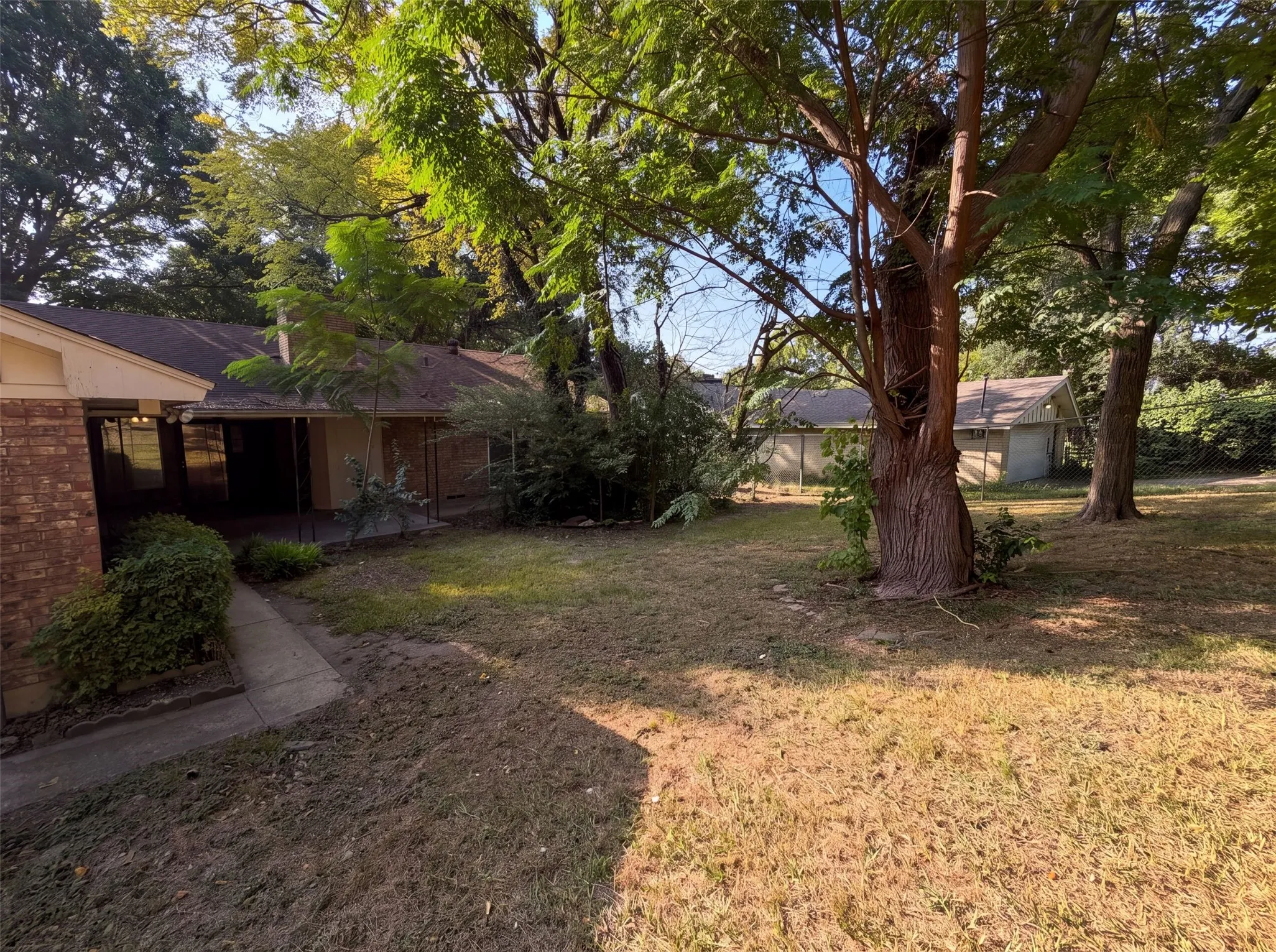 Single Family Residence For Sale in Dallas County , 821 Glen Oaks Boulevard, Dallas, Texas 75232, 3 Bedroom, 2 Bathroom, 2 Garage spaces, 1,963 Sqft, built in 1964, mls#21350996, Real Estate Agent in Dallas, Homes For Sale in Dallas county, Homes For Sale in Dallas, Realtor in Dallas Texas, Real Estate Brokerage Independent Realty Texas, Luminita Cordes Realtor