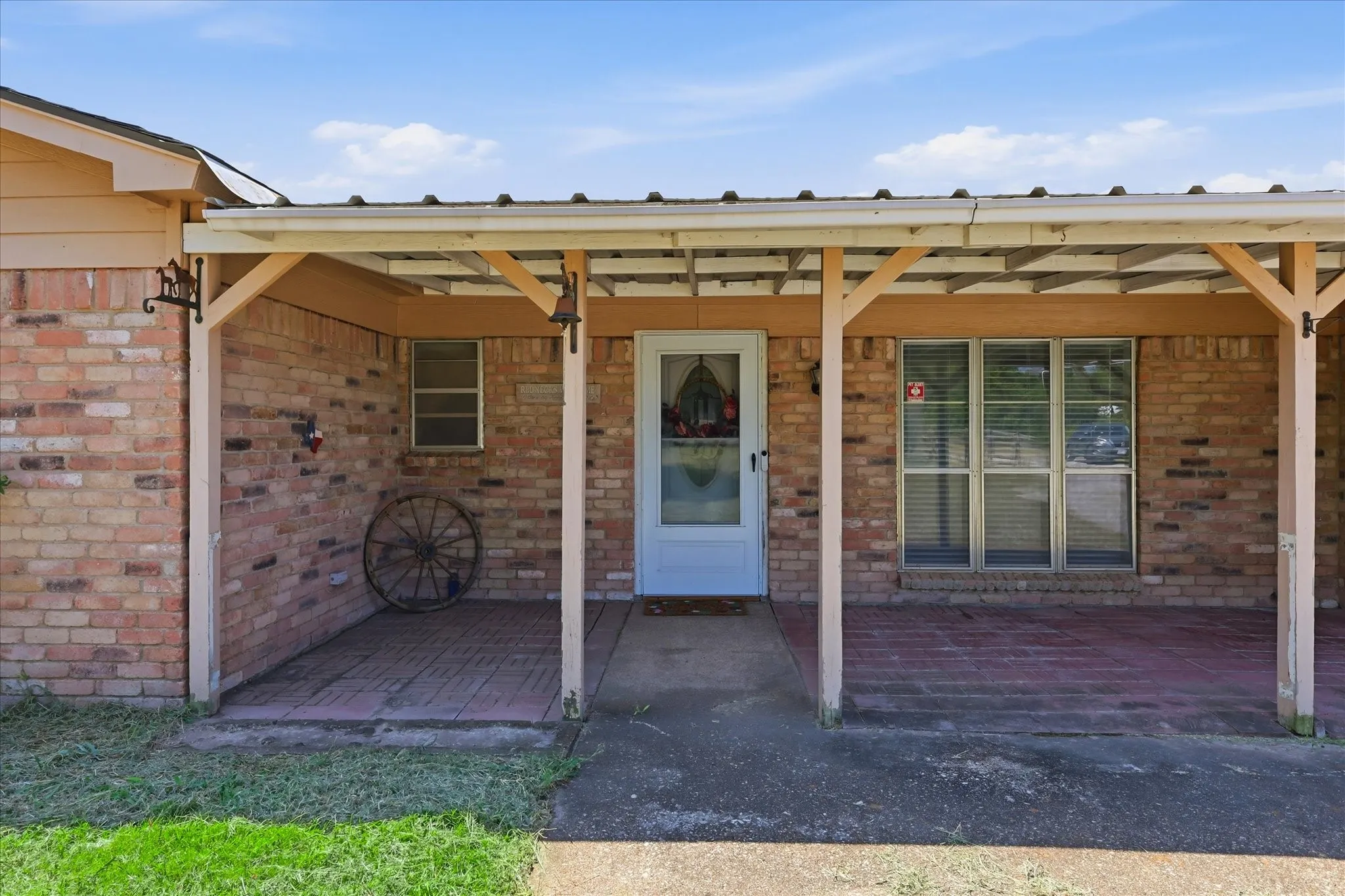 Covered front porch.