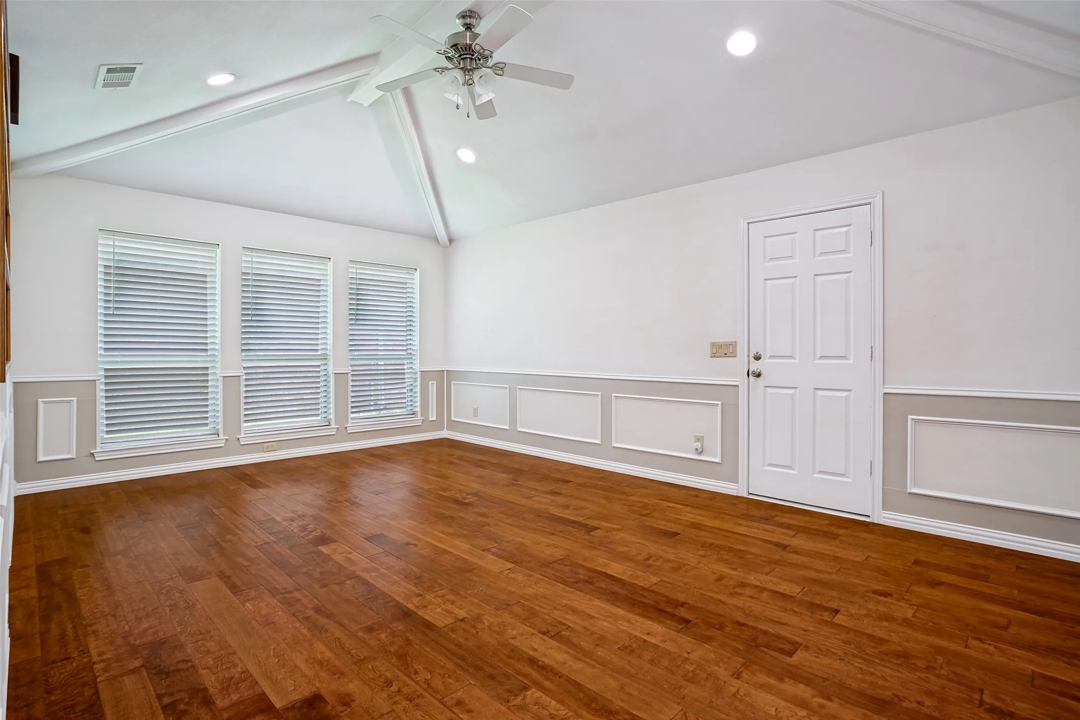 Single Family Residence For Sale in Collin County , 1548 Bamburgh Drive, Plano, Texas 75075, 3 Bedroom, 2 Bathroom, 2 Garage spaces, 2,376 Sqft, built in 1983, mls#21347226, Real Estate Agent in Plano, Homes For Sale in Collin county, Homes For Sale in Plano, Realtor in Plano Texas, Real Estate Brokerage Independent Realty Texas, Luminita Cordes Realtor