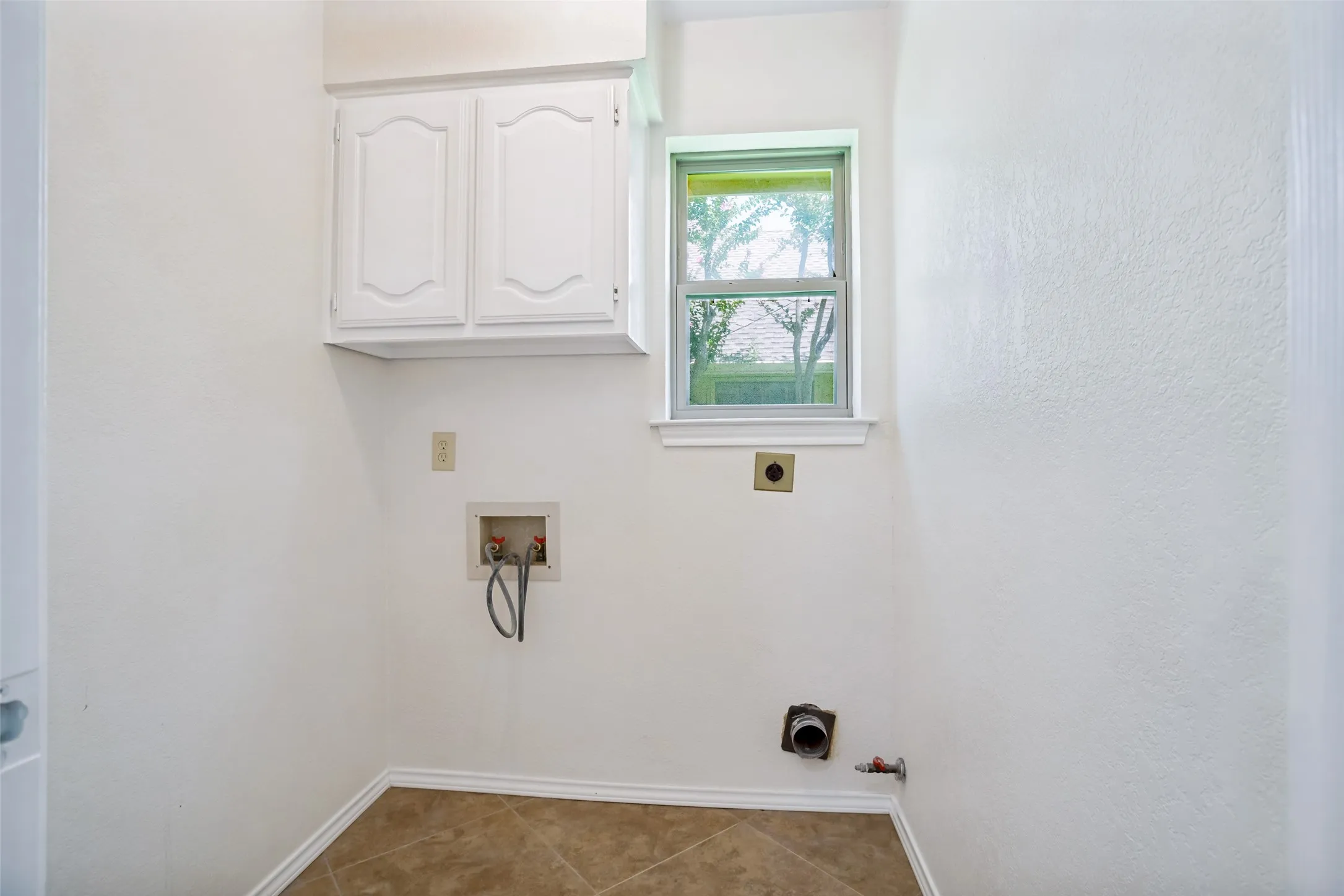 Single Family Residence For Sale in Collin County , 1548 Bamburgh Drive, Plano, Texas 75075, 3 Bedroom, 2 Bathroom, 2 Garage spaces, 2,376 Sqft, built in 1983, mls#21347226, Real Estate Agent in Plano, Homes For Sale in Collin county, Homes For Sale in Plano, Realtor in Plano Texas, Real Estate Brokerage Independent Realty Texas, Luminita Cordes Realtor