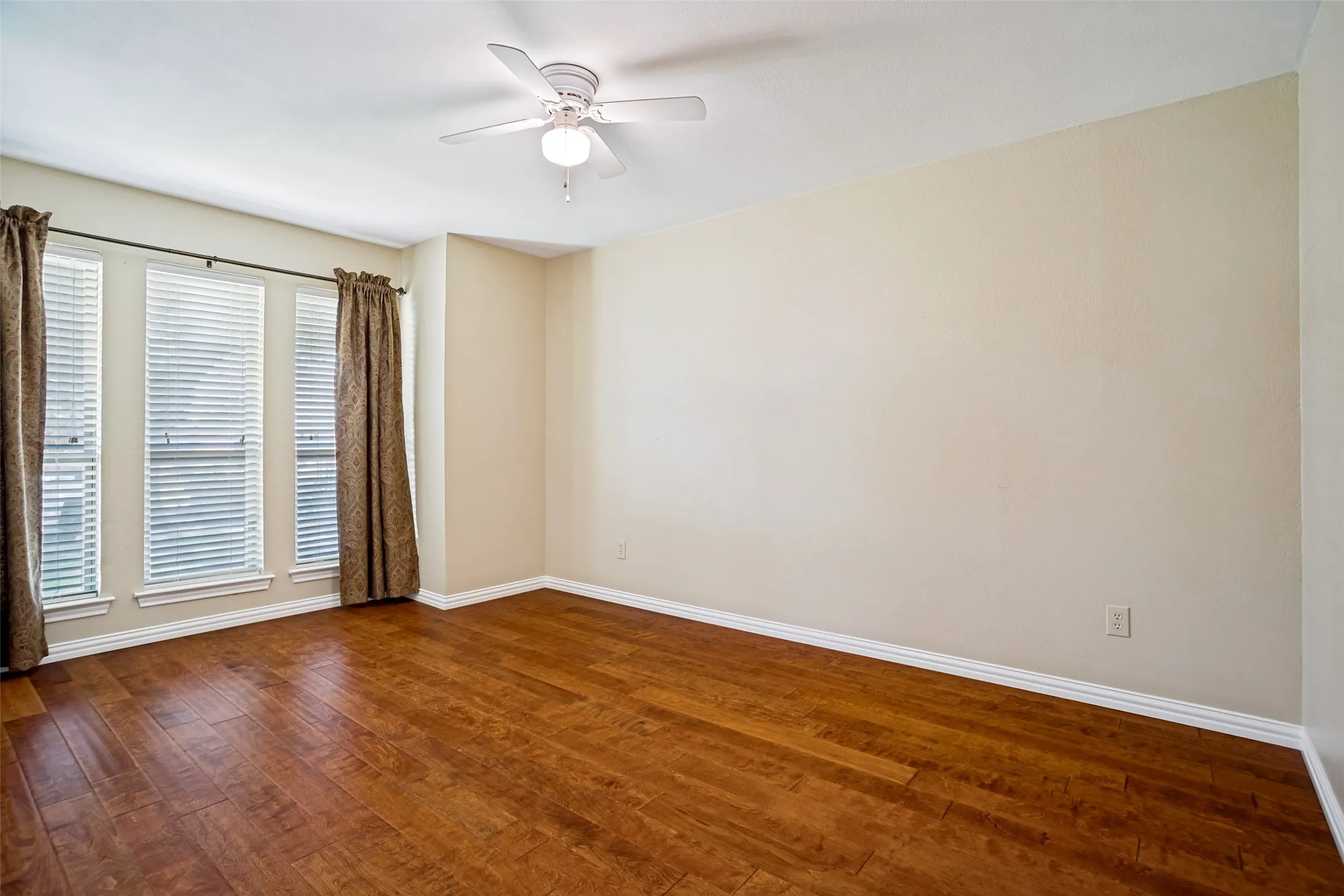Single Family Residence For Sale in Collin County , 1548 Bamburgh Drive, Plano, Texas 75075, 3 Bedroom, 2 Bathroom, 2 Garage spaces, 2,376 Sqft, built in 1983, mls#21347226, Real Estate Agent in Plano, Homes For Sale in Collin county, Homes For Sale in Plano, Realtor in Plano Texas, Real Estate Brokerage Independent Realty Texas, Luminita Cordes Realtor