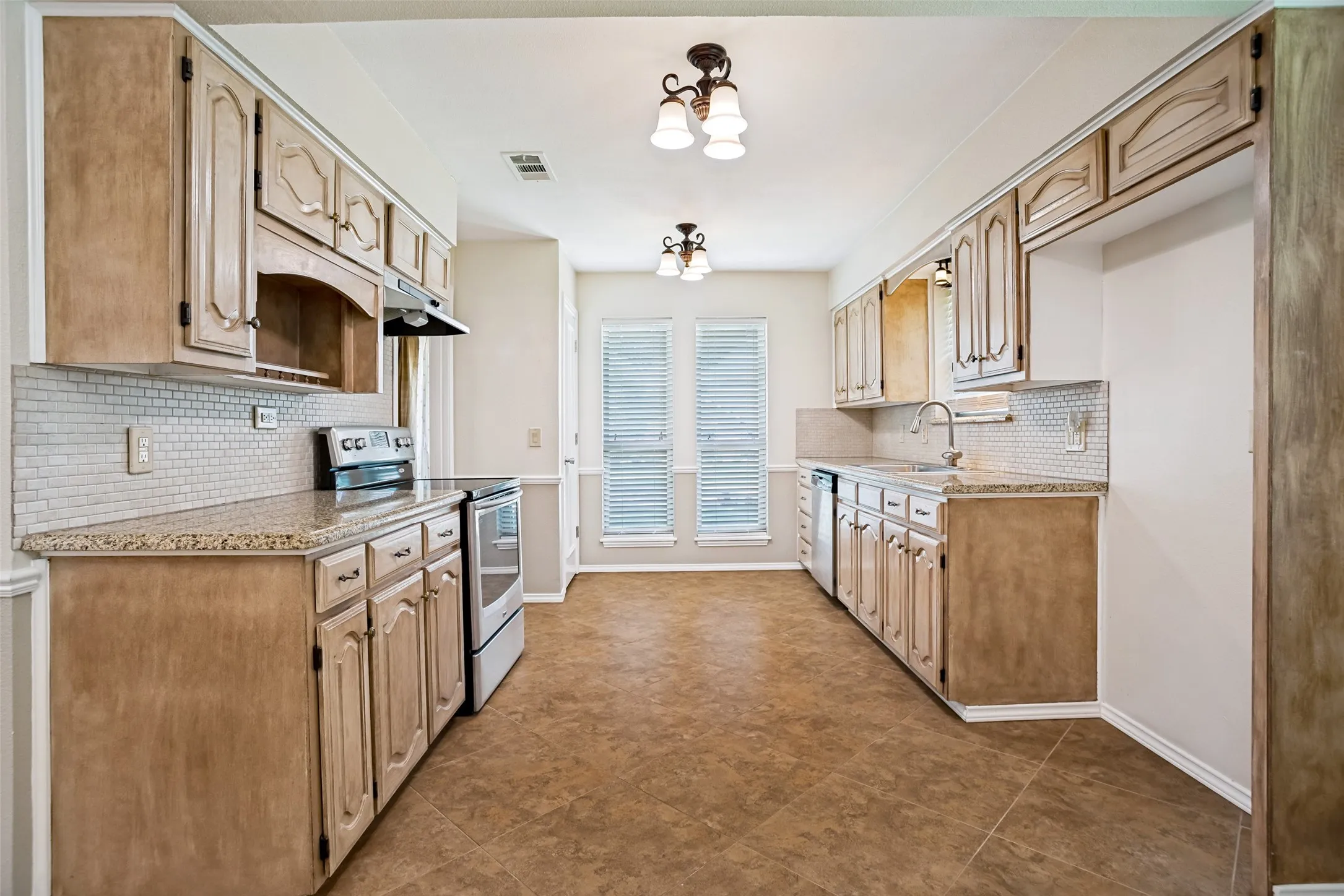 Single Family Residence For Sale in Collin County , 1548 Bamburgh Drive, Plano, Texas 75075, 3 Bedroom, 2 Bathroom, 2 Garage spaces, 2,376 Sqft, built in 1983, mls#21347226, Real Estate Agent in Plano, Homes For Sale in Collin county, Homes For Sale in Plano, Realtor in Plano Texas, Real Estate Brokerage Independent Realty Texas, Luminita Cordes Realtor