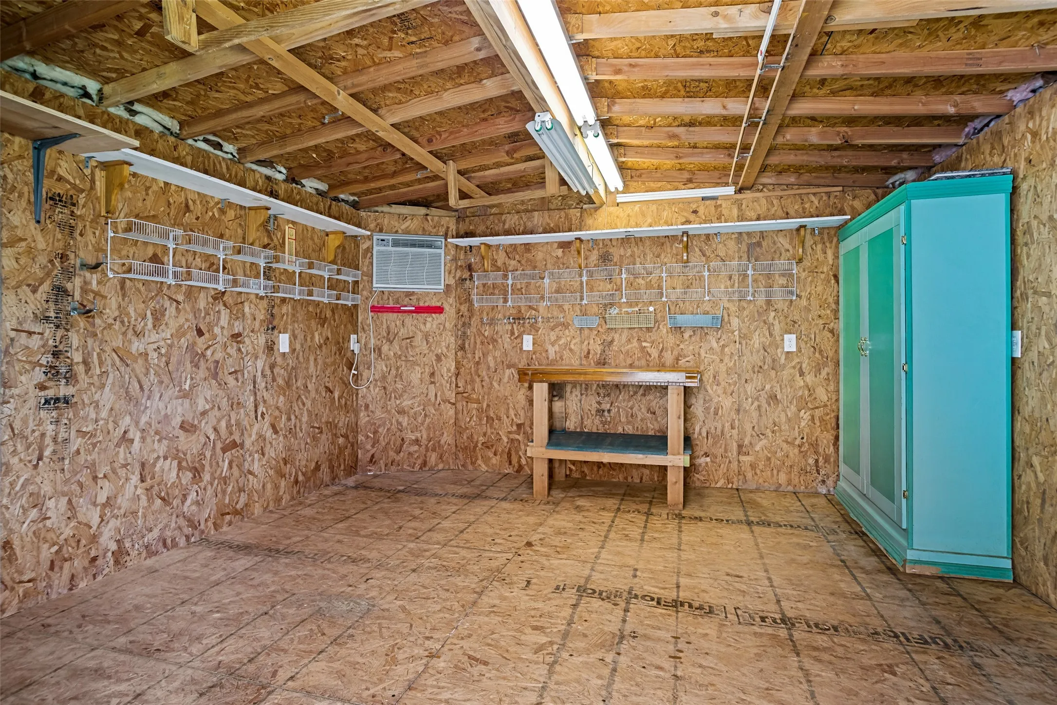 Shed with electricity