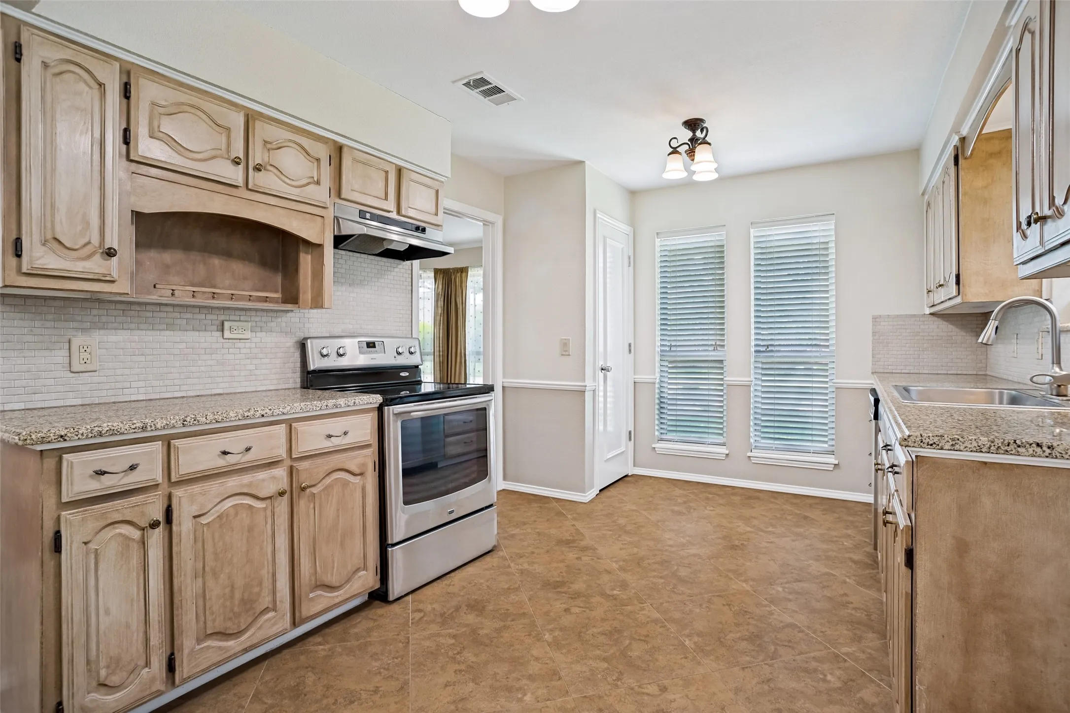 Single Family Residence For Sale in Collin County , 1548 Bamburgh Drive, Plano, Texas 75075, 3 Bedroom, 2 Bathroom, 2 Garage spaces, 2,376 Sqft, built in 1983, mls#21347226, Real Estate Agent in Plano, Homes For Sale in Collin county, Homes For Sale in Plano, Realtor in Plano Texas, Real Estate Brokerage Independent Realty Texas, Luminita Cordes Realtor